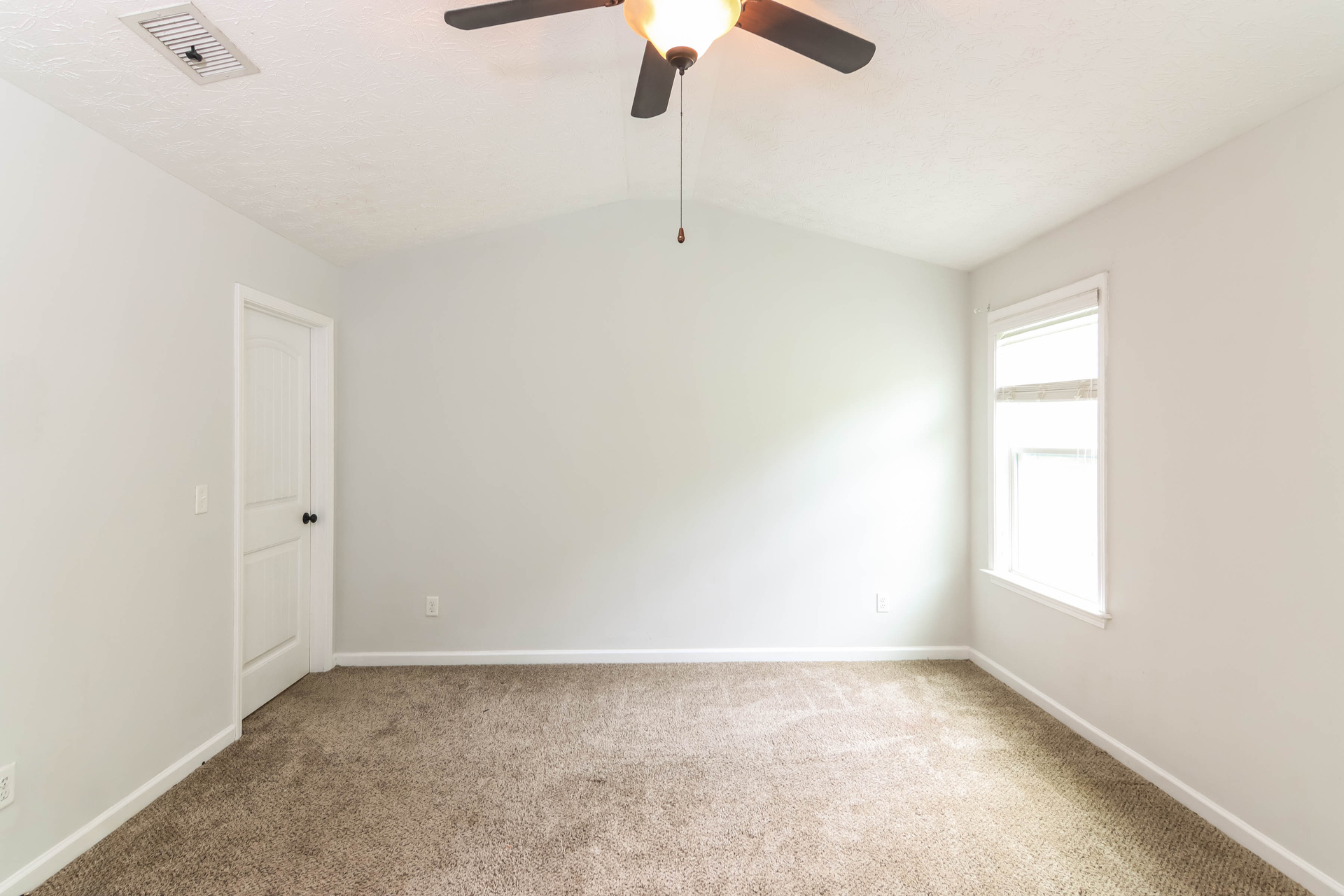 Photo 12 of 22 of 20 Forest Ridge Ln, Phenix City, AL
