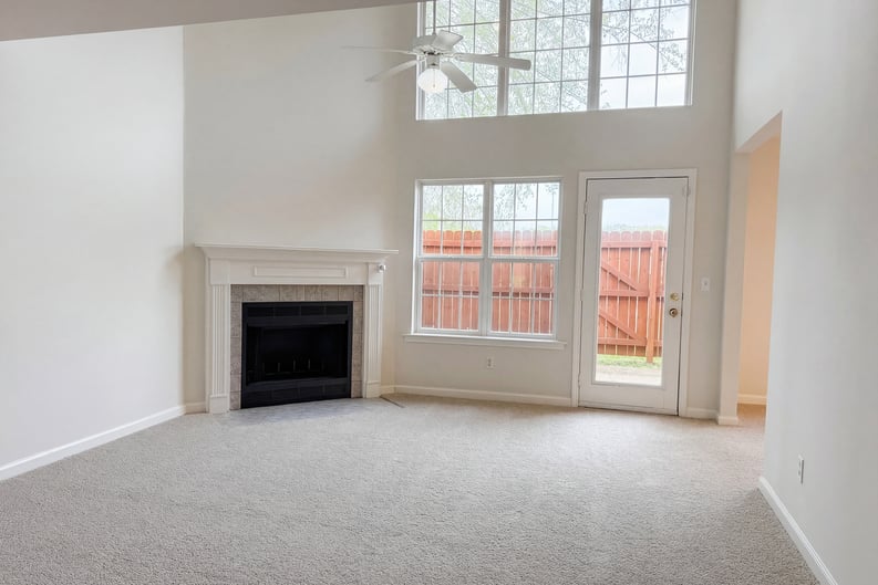 Property photo 2 of 403 Heath Pl