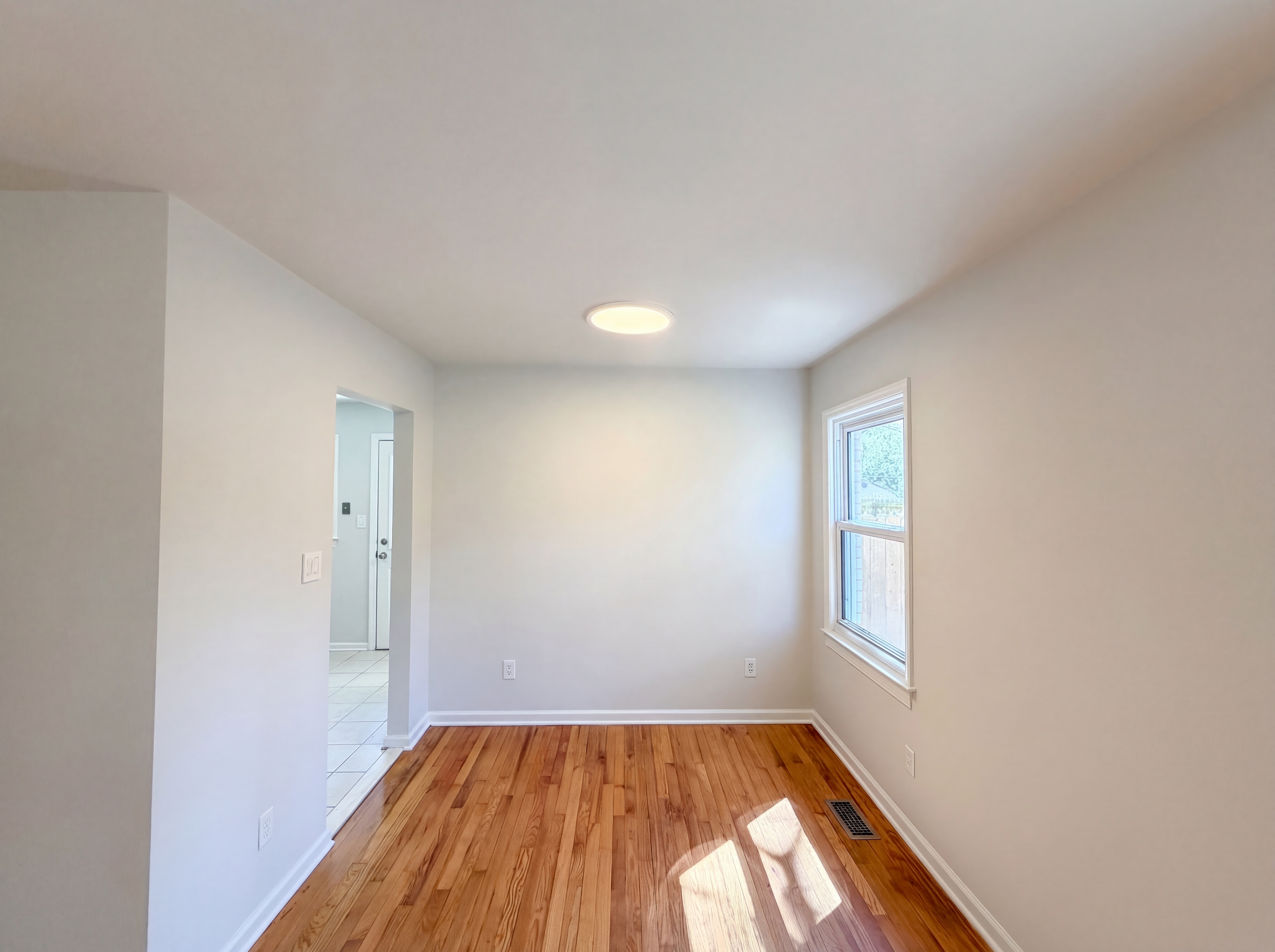 Photo 6 of 16 of 910 Devonport Dr, Raleigh, NC