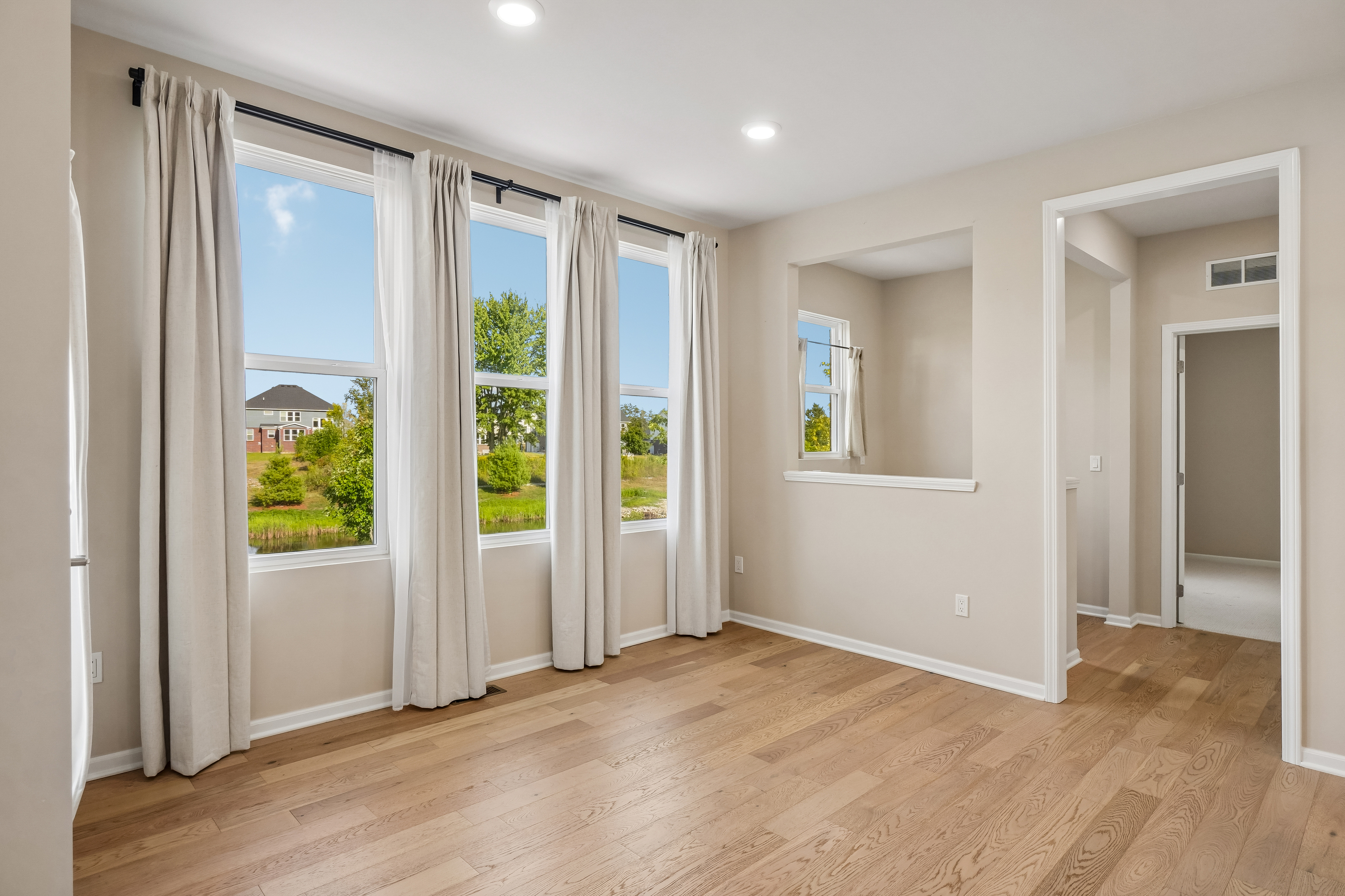 Photo 9 of 61 of 20942 Torbay Dr, Northville, MI