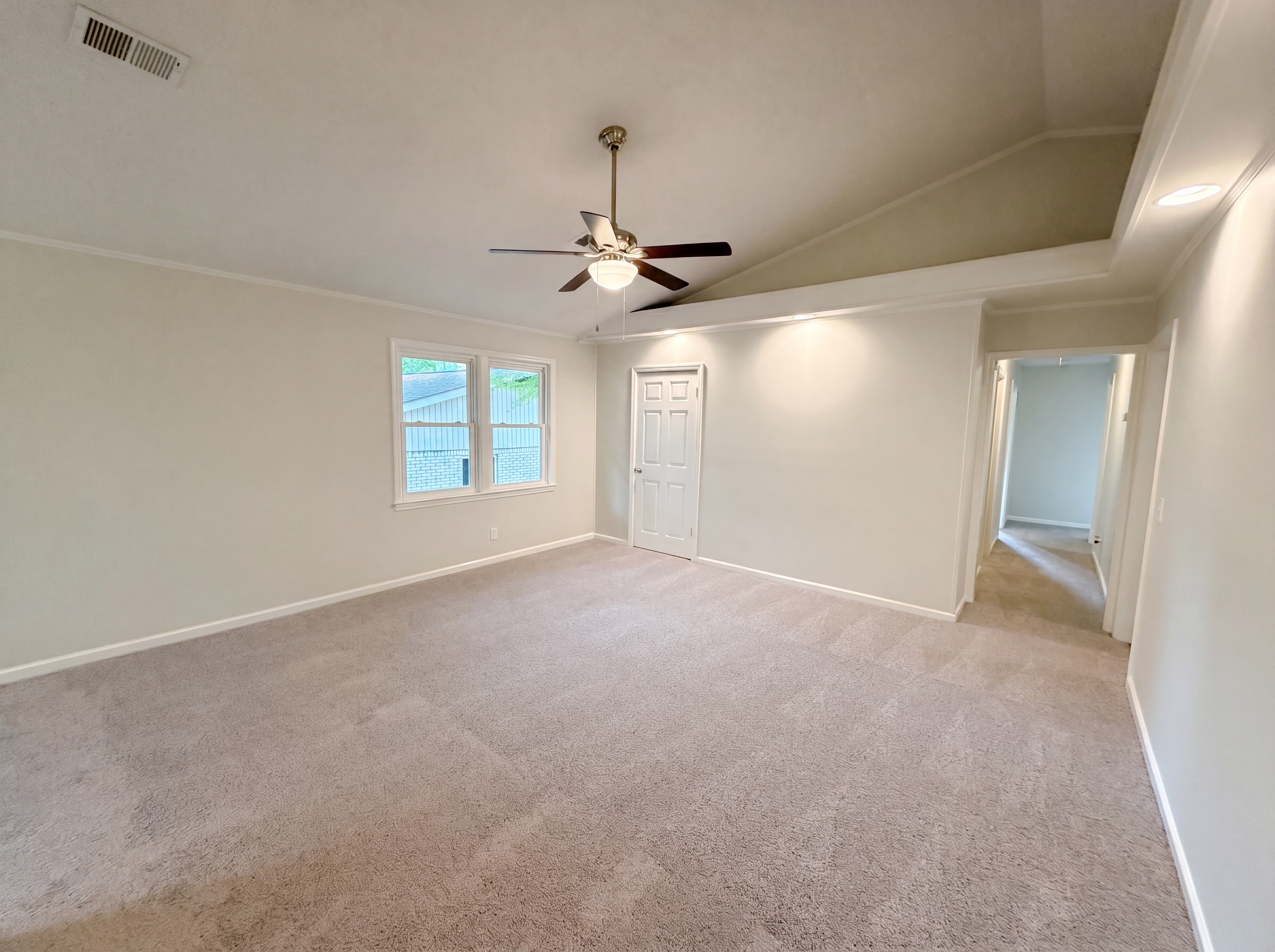Photo 4 of 22 of 1820 Chantilly Dr, Columbia, SC
