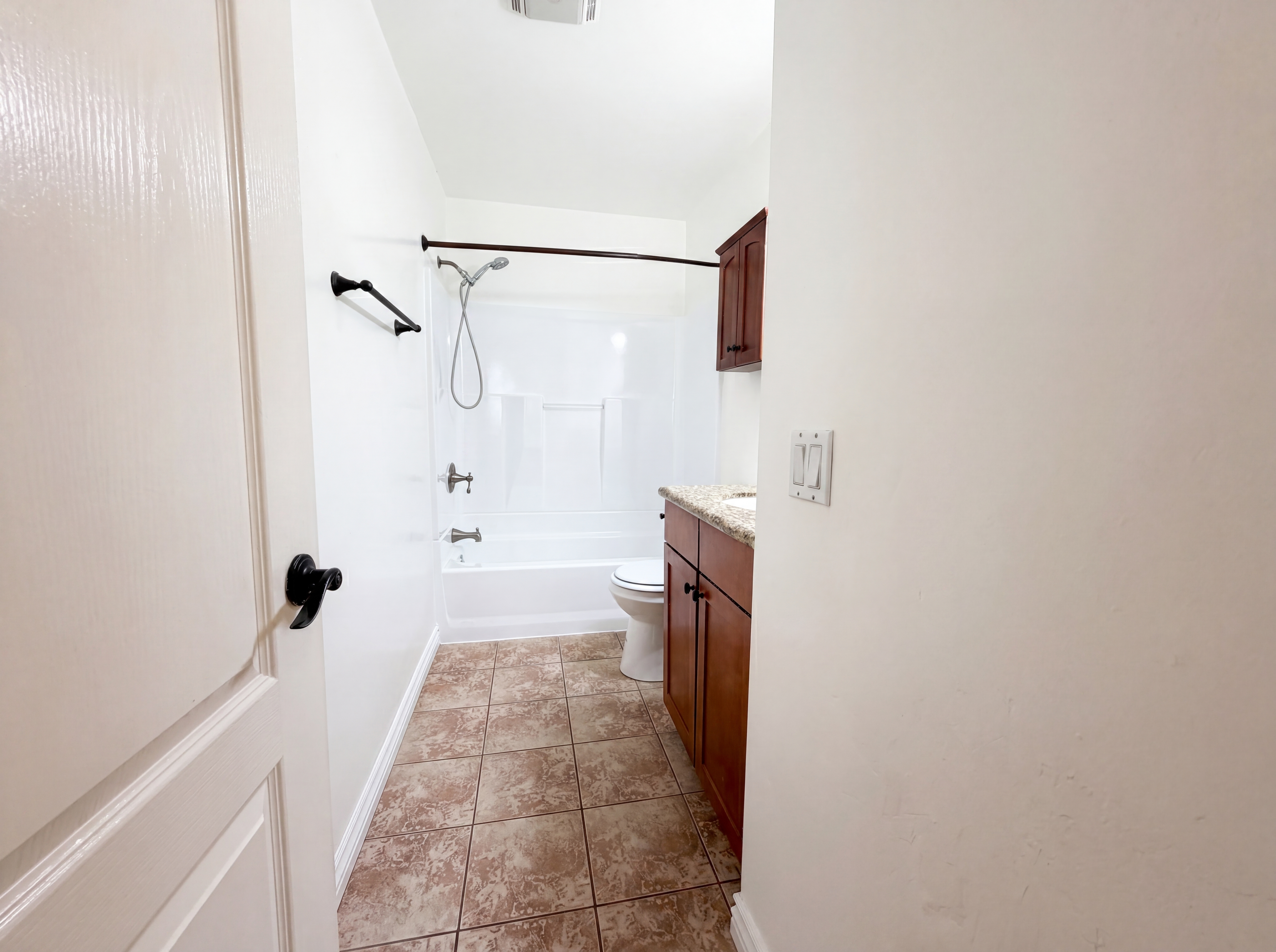 Photo 13 of 31 of 920 S Palmetto Ave, Ontario, CA