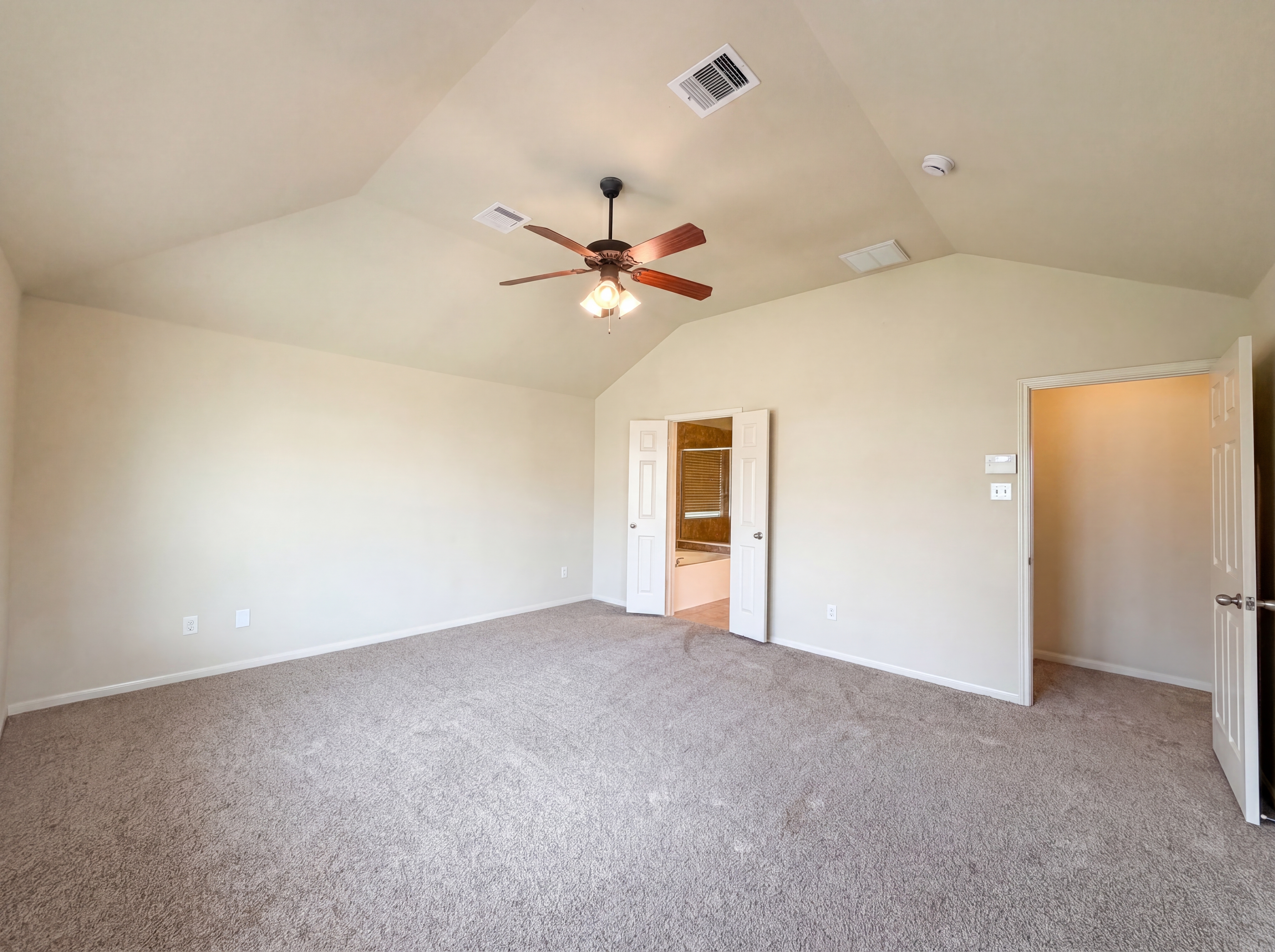 Photo 4 of 25 of 4710 Autumn Pine Ln, Houston, TX