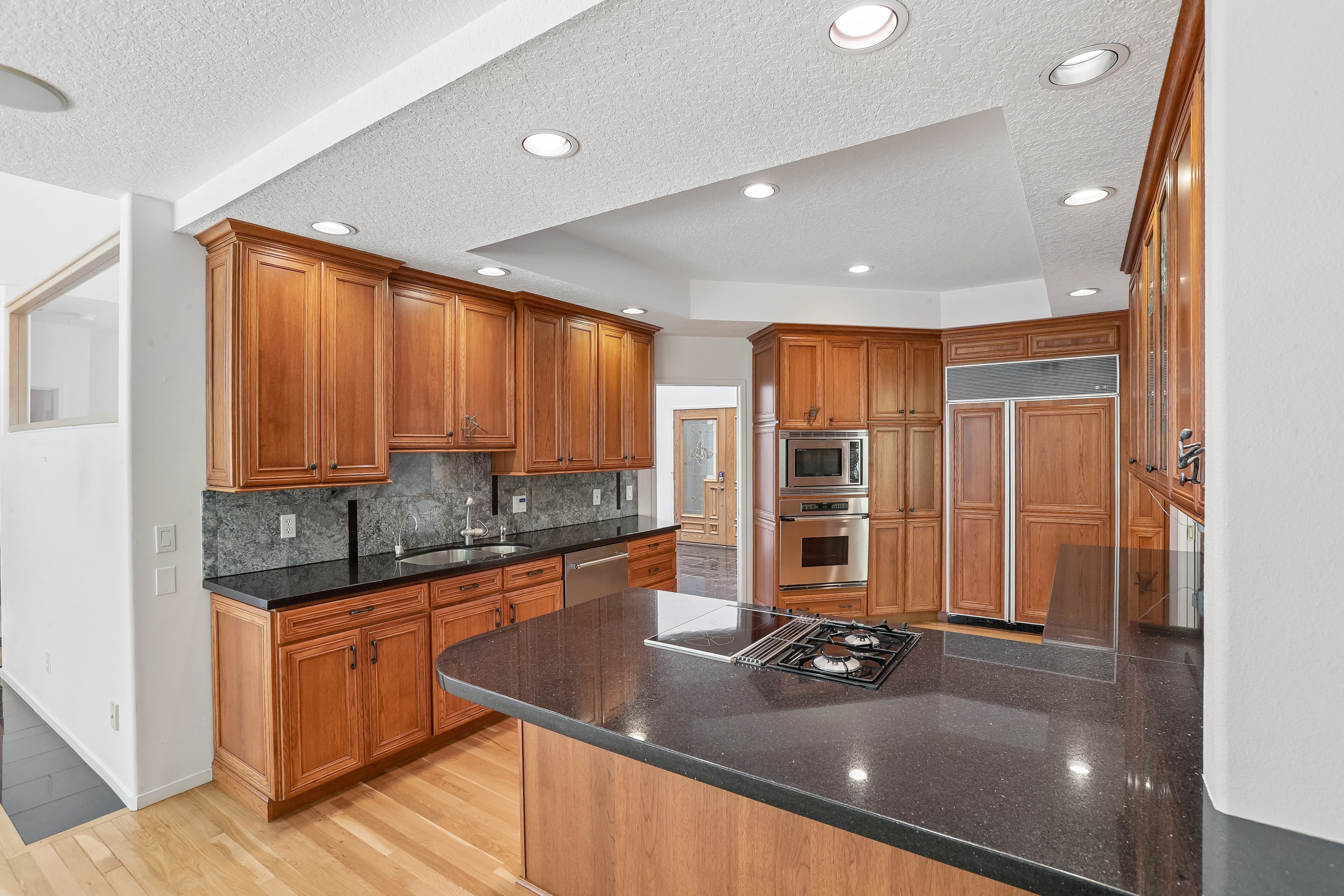 Photo 2 of 35 of 10838 S Southridge Dr, Portland, OR