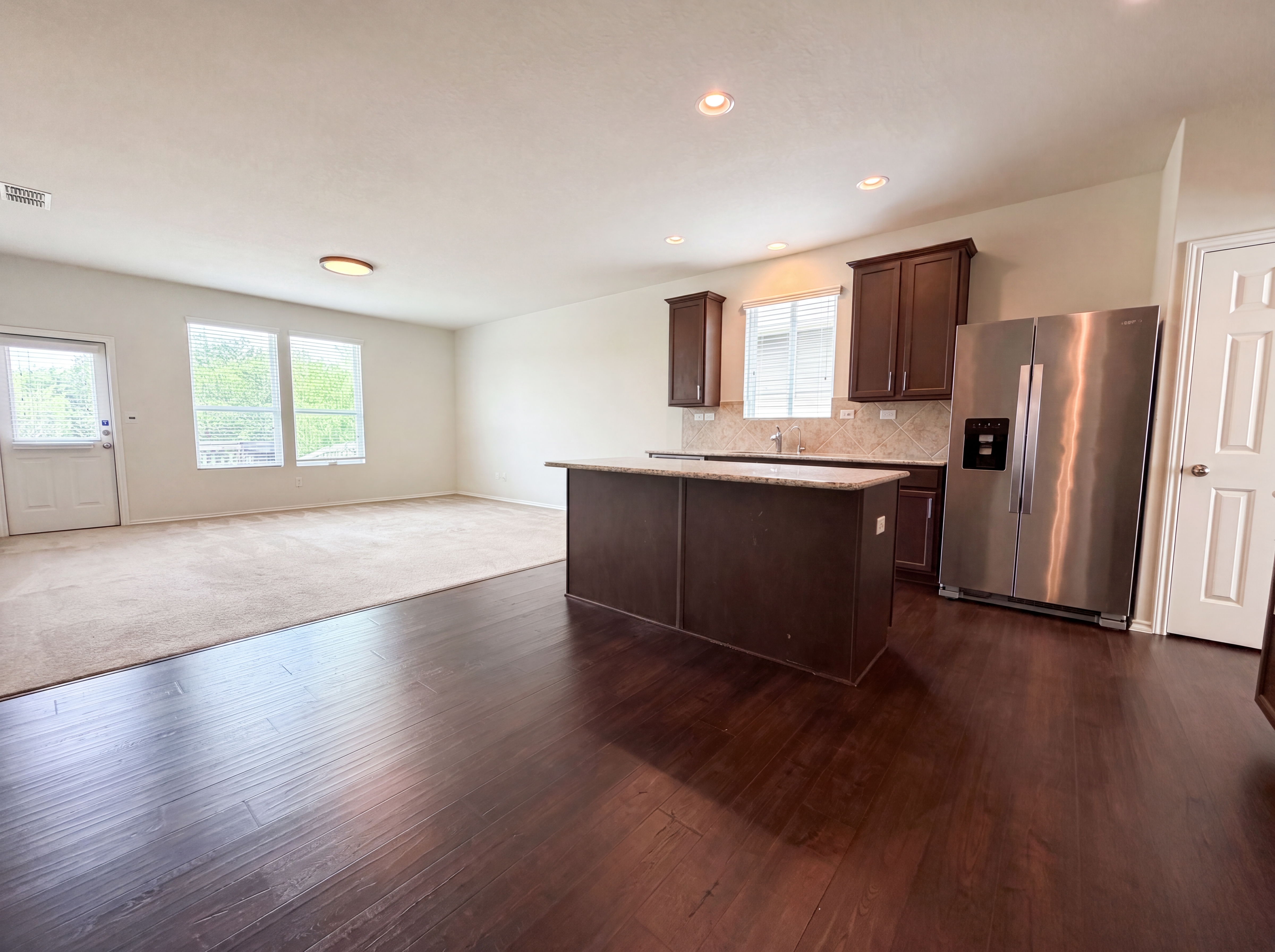 Photo 7 of 18 of 10611 Mary Scheel Ln, Converse, TX