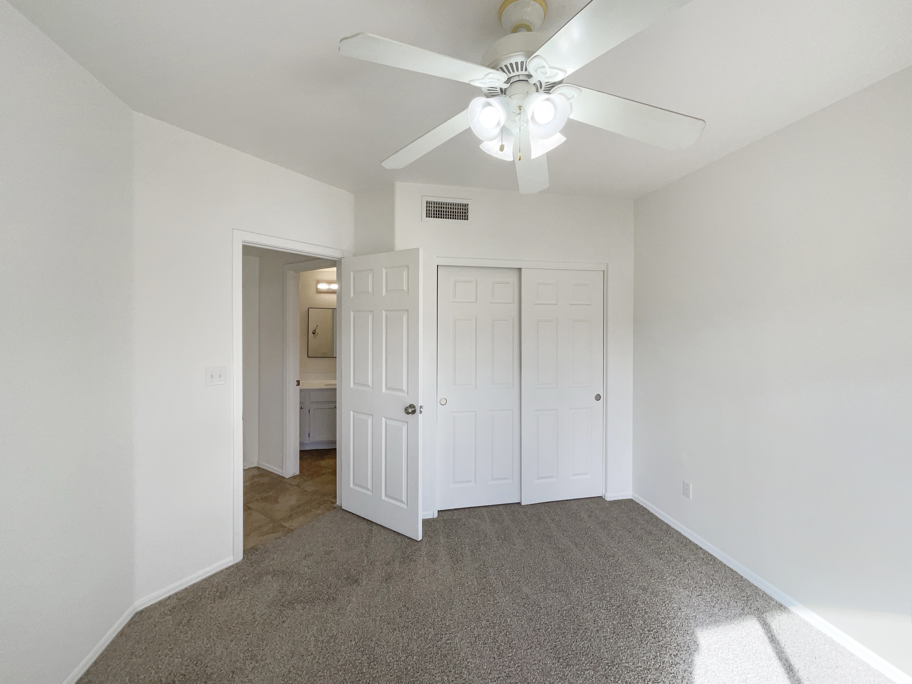 Photo 12 of 23 of 10410 N Cave Creek Rd, Phoenix, AZ