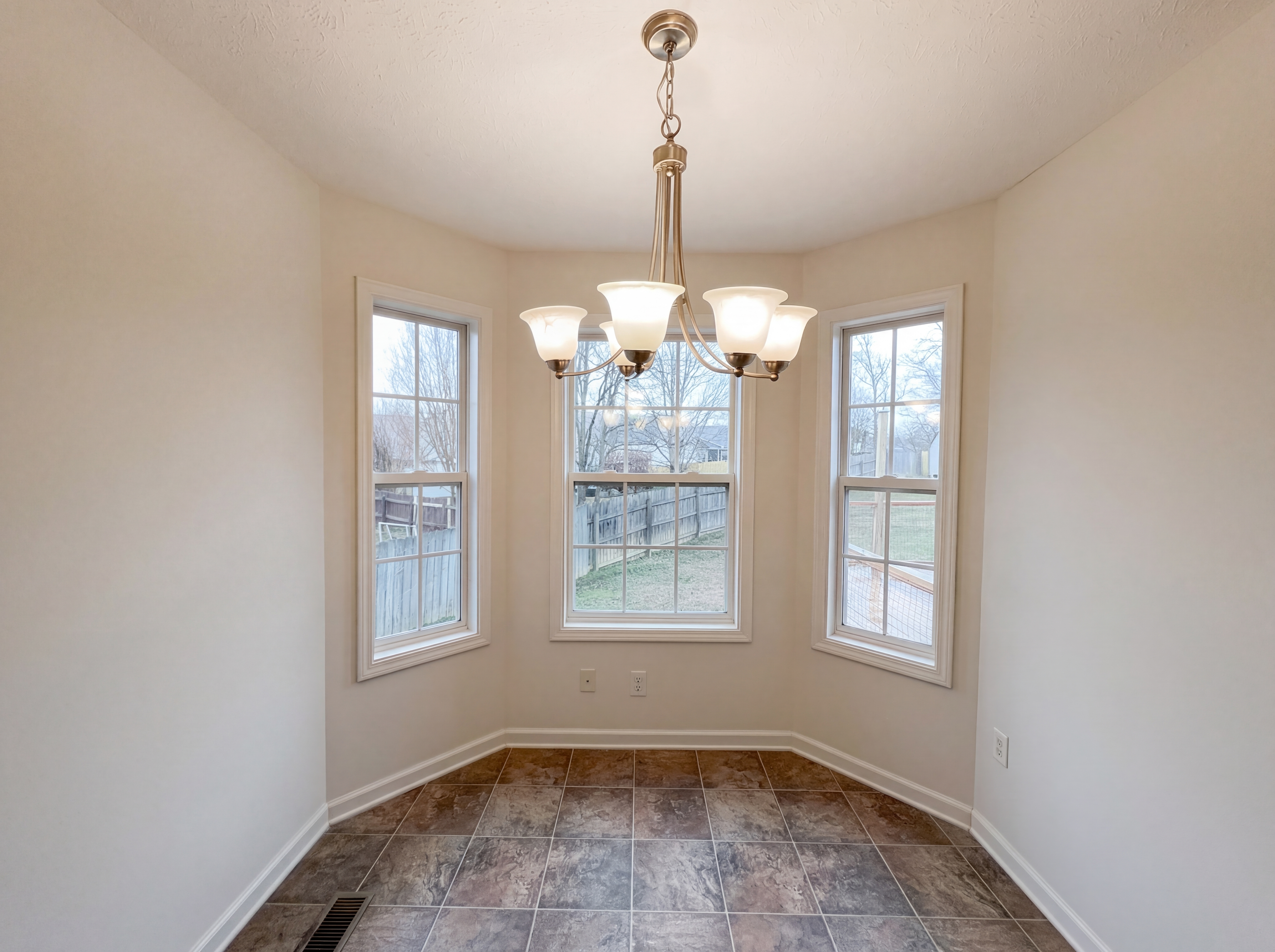Photo 13 of 22 of 353 Chestnut Grove Ct, Clarksville, TN