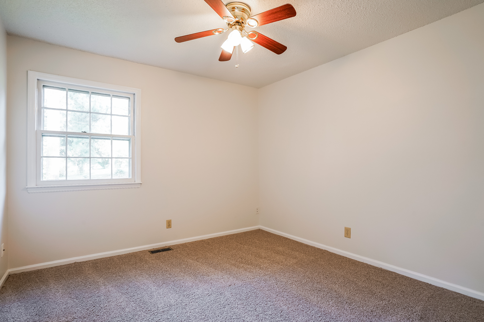 Photo 15 of 22 of 1531 Hamlett Dr, Henderson, NC