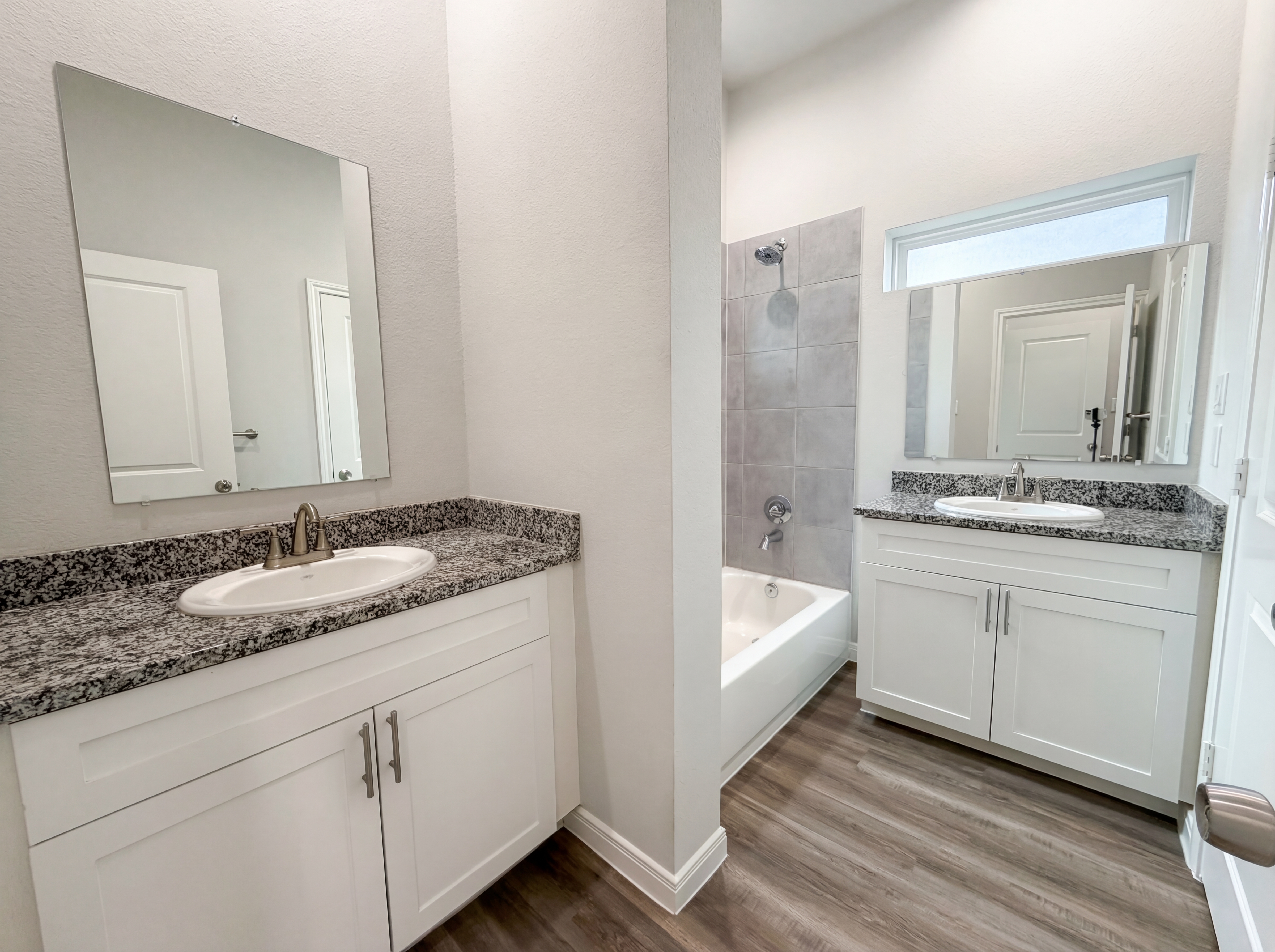 Photo 6 of 17 of 18803 Luminescent Ln, Spring, TX