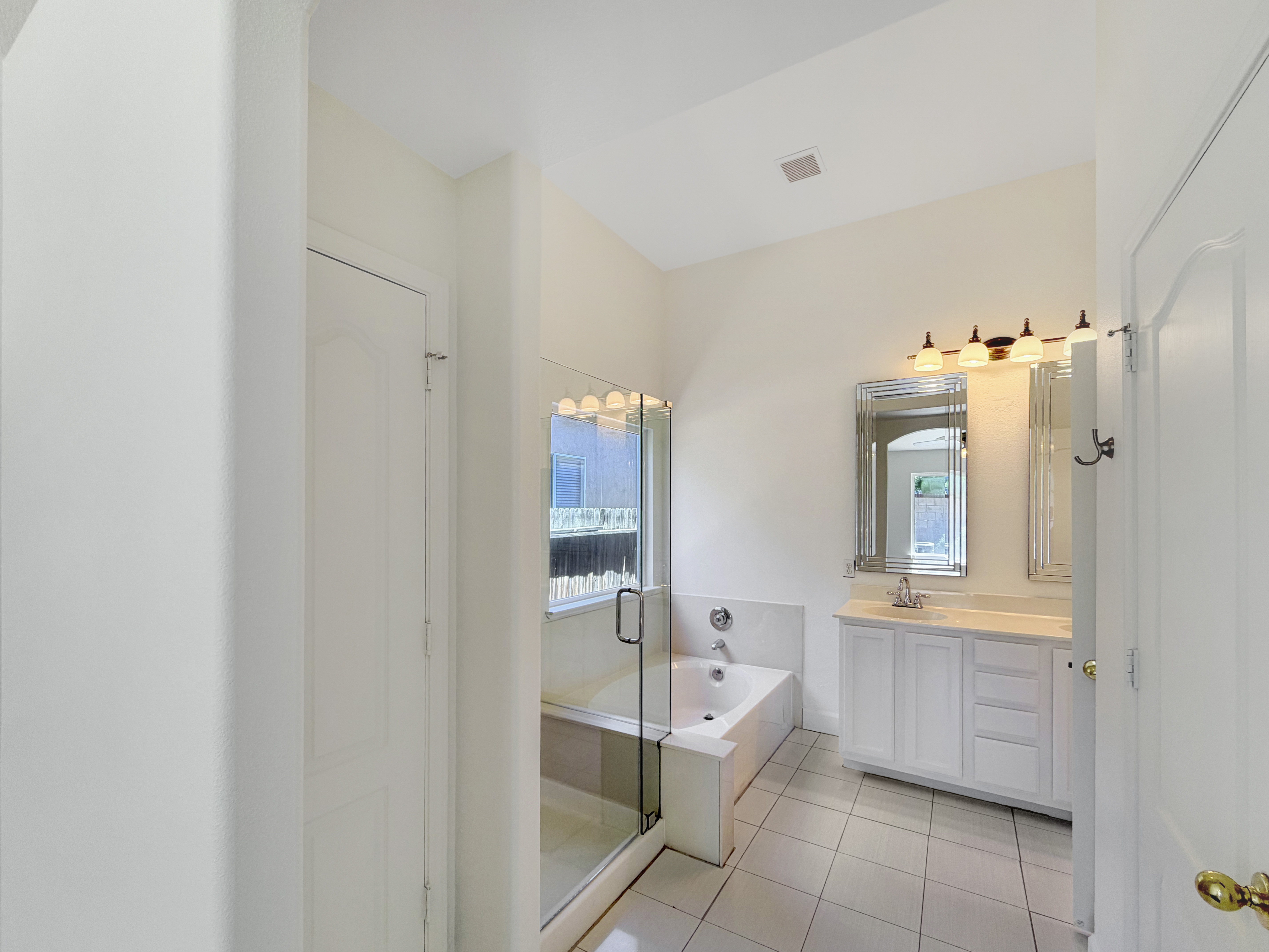 Photo 16 of 29 of 3990 Black Butte Cir, Stockton, CA