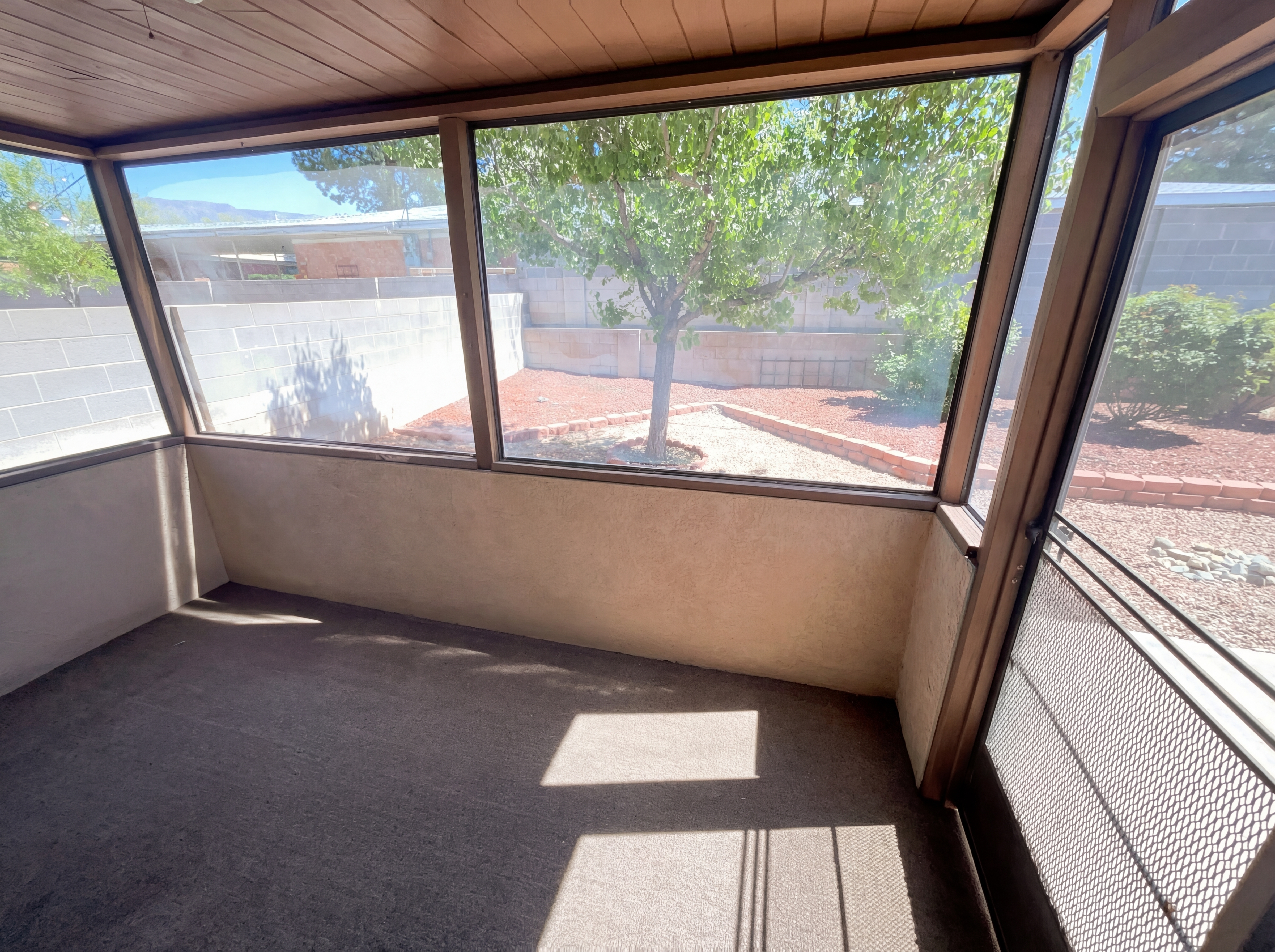 Photo 14 of 18 of 3336 Betts Dr NE, Albuquerque, NM