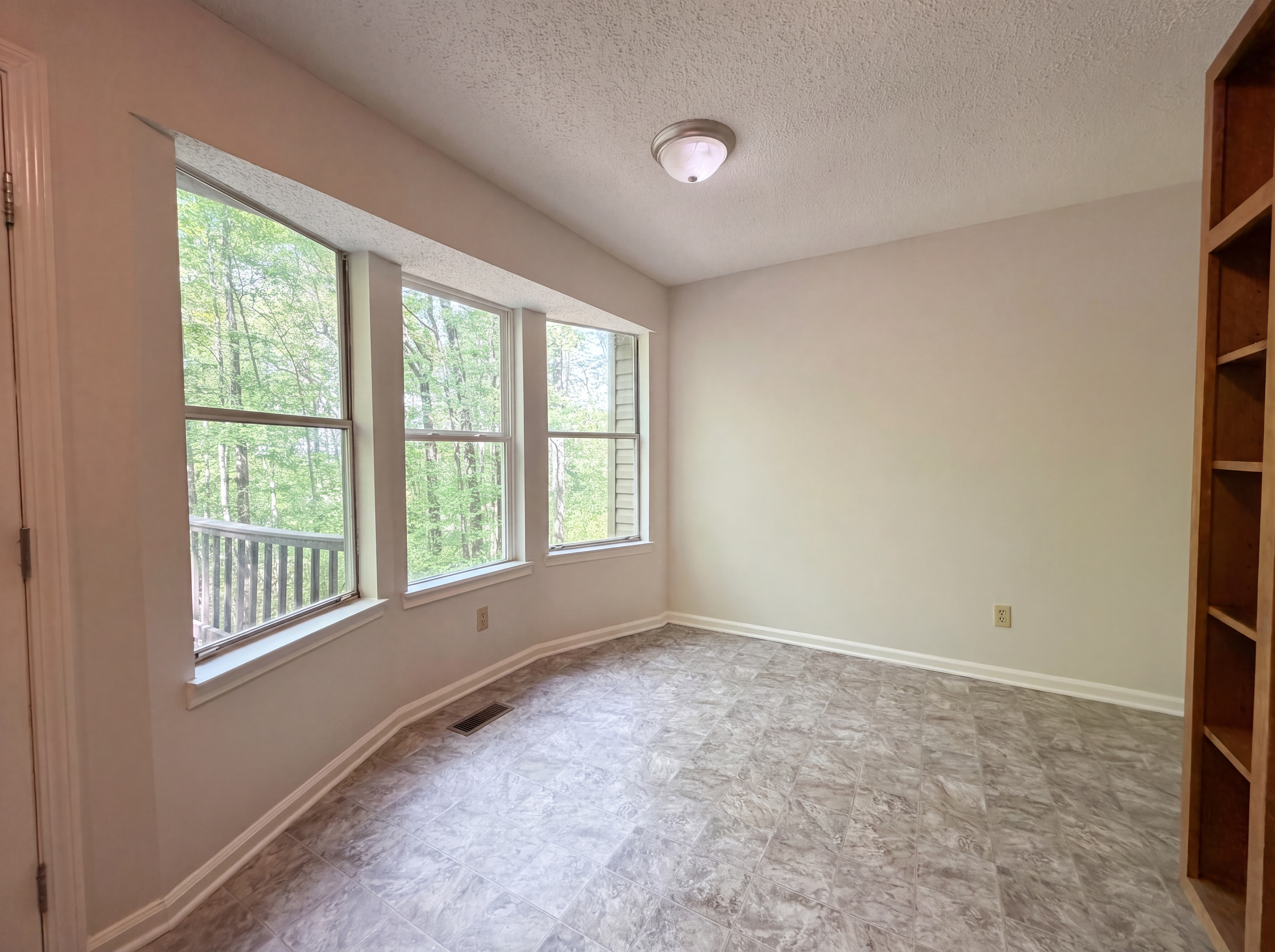 Photo 11 of 20 of 5816 Janet Dr, Trussville, AL