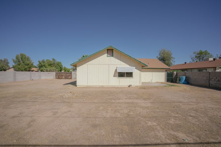 Photo 2 of 21 - 4532 N 74th Dr, Phoenix, AZ 85033