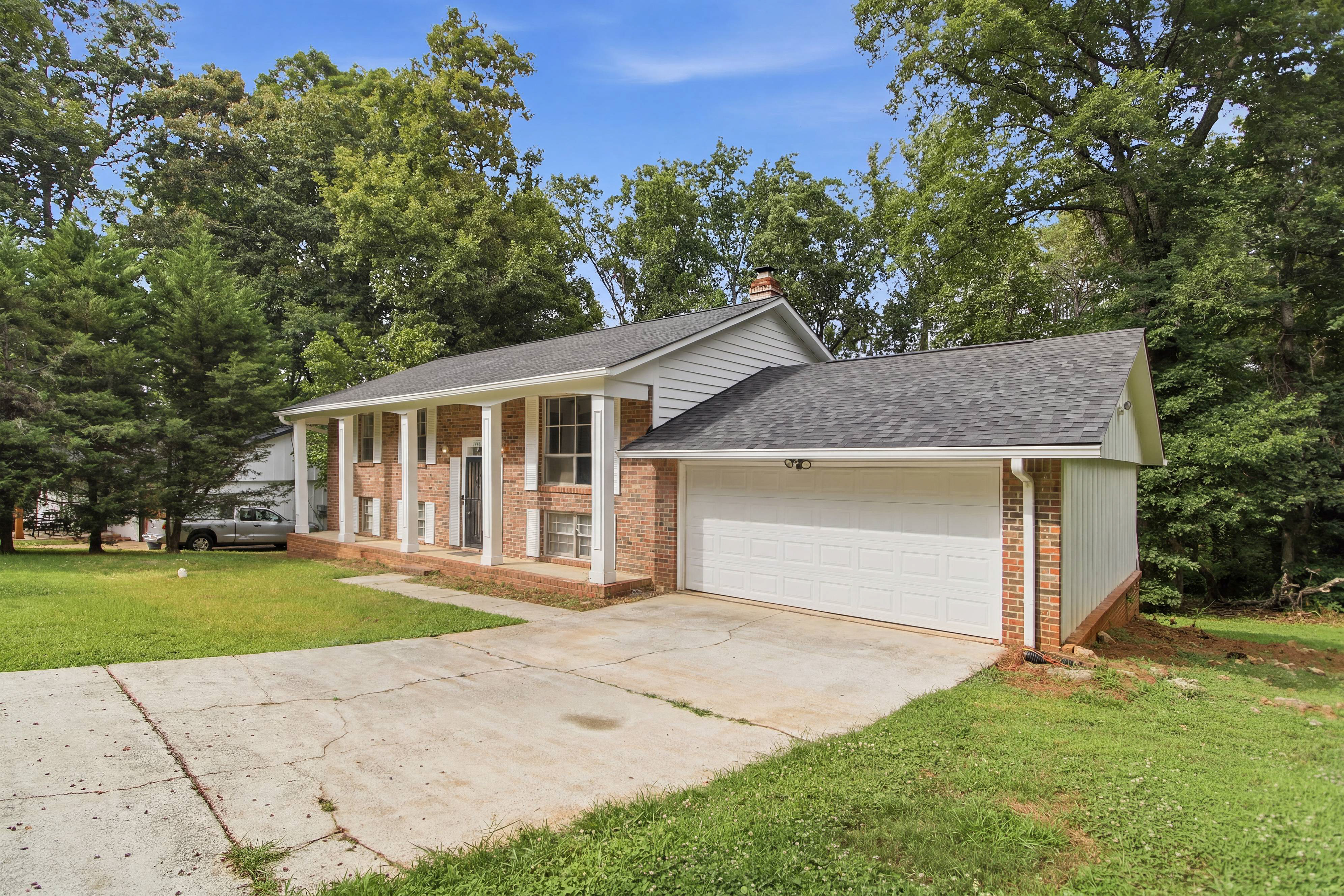 Photo 5 of 30 of 1446 Walnut Ridge Way, Stone Mountain, GA