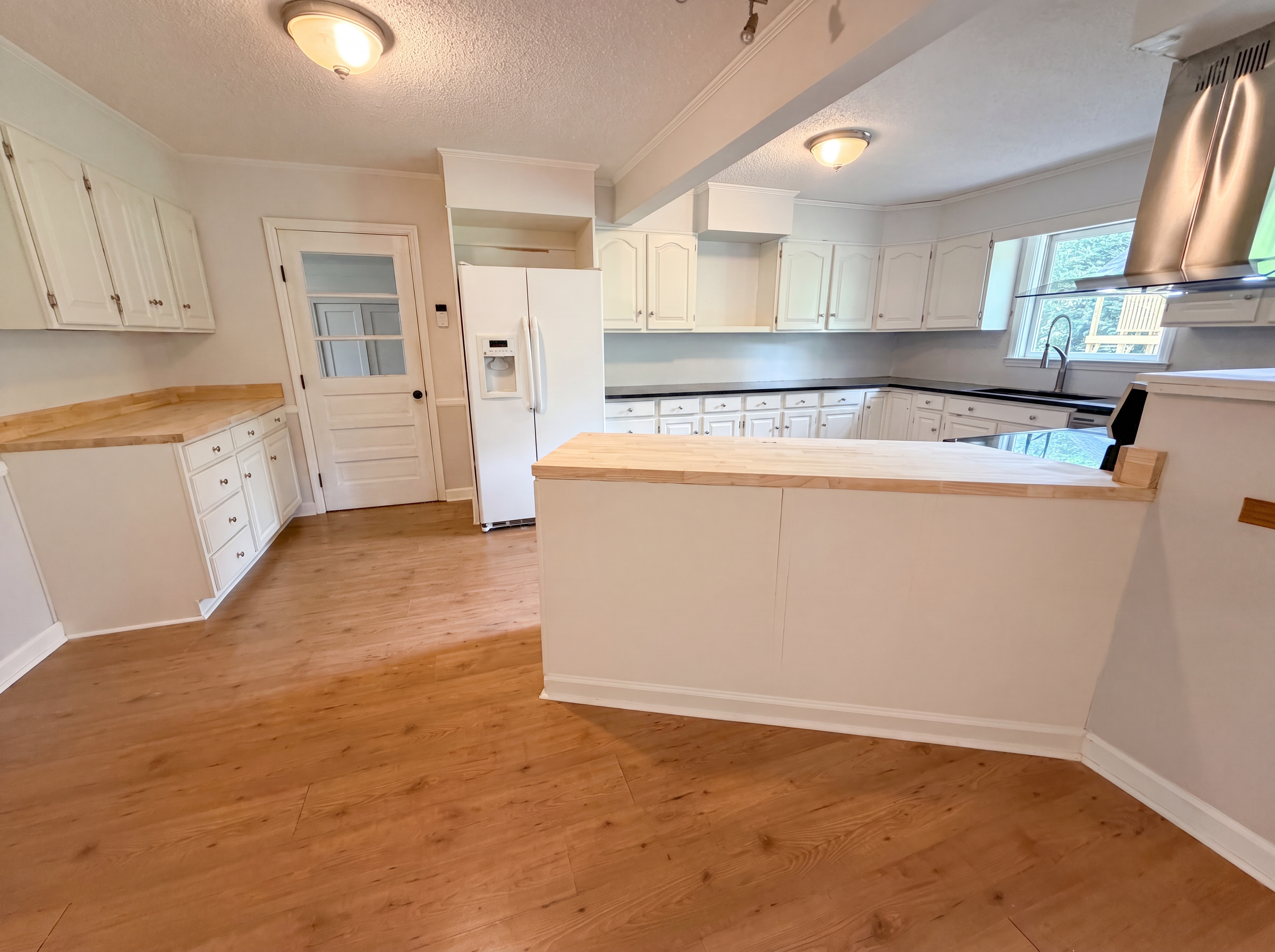Photo 6 of 23 of 6456 Yorkshire Dr, Columbia, SC