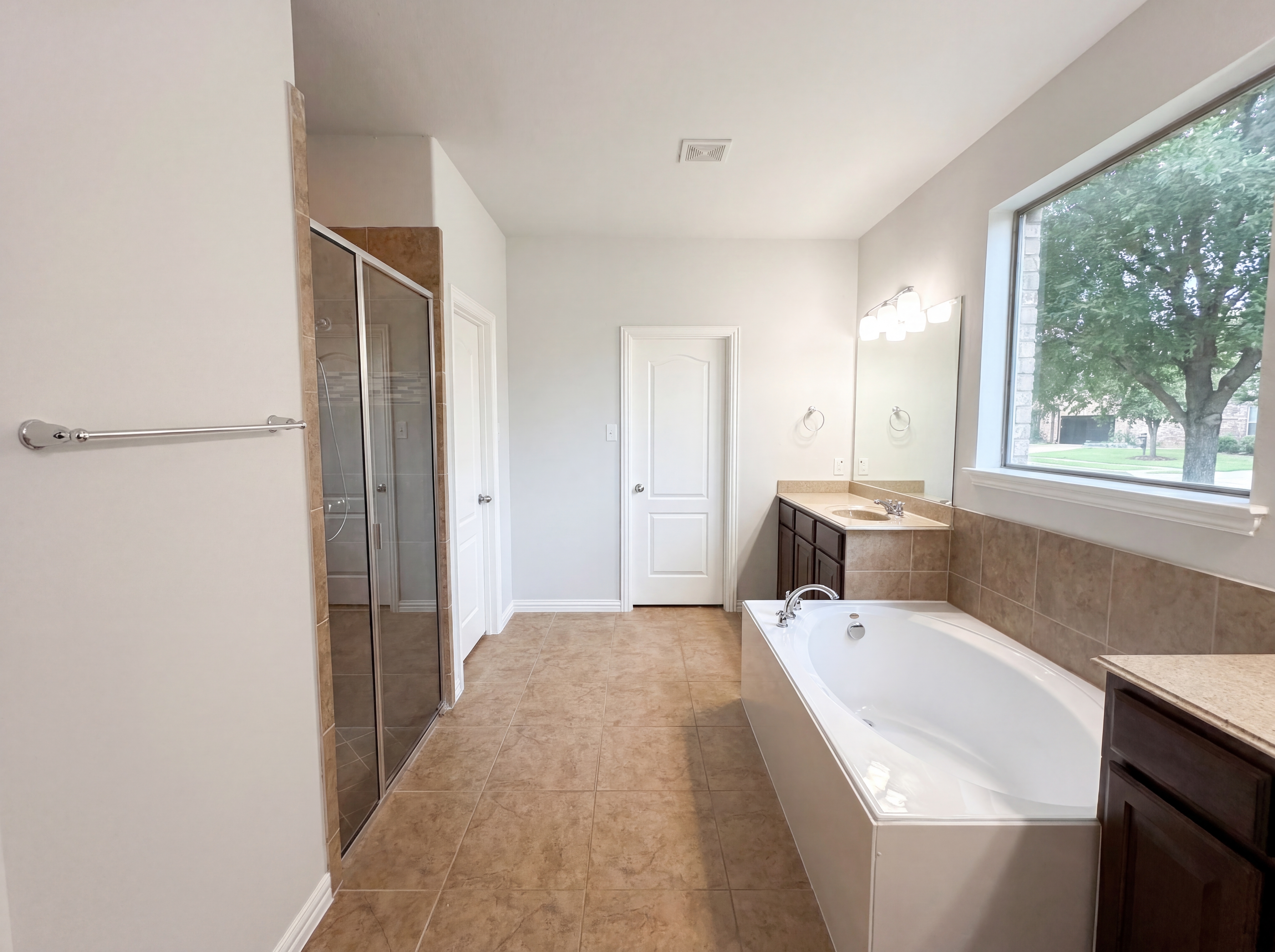 Photo 12 of 18 of 1501 Martin Creek Dr, Little Elm, TX