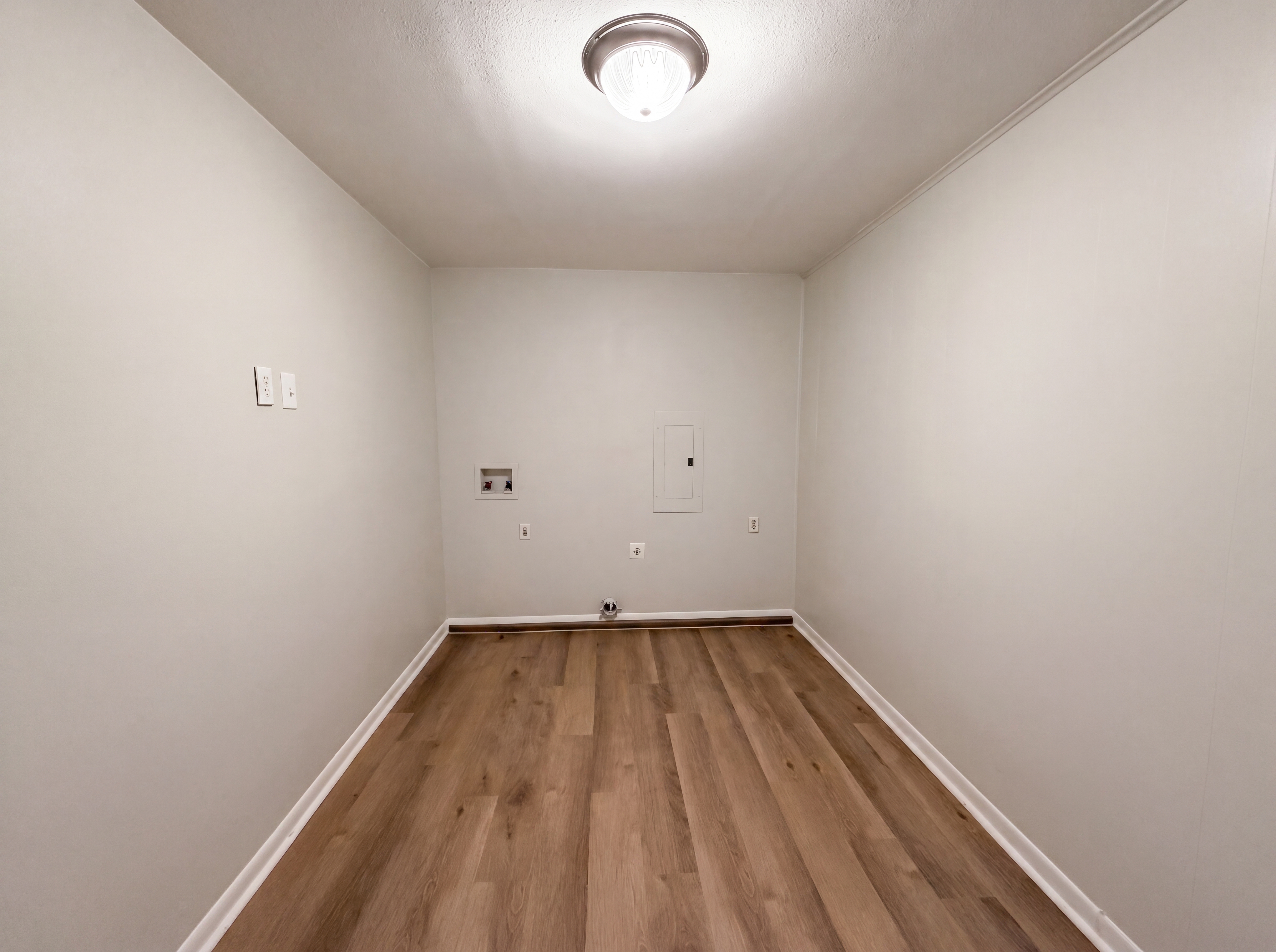 Photo 13 of 29 of 1102 Hillwood Dr, Lewisville, TX