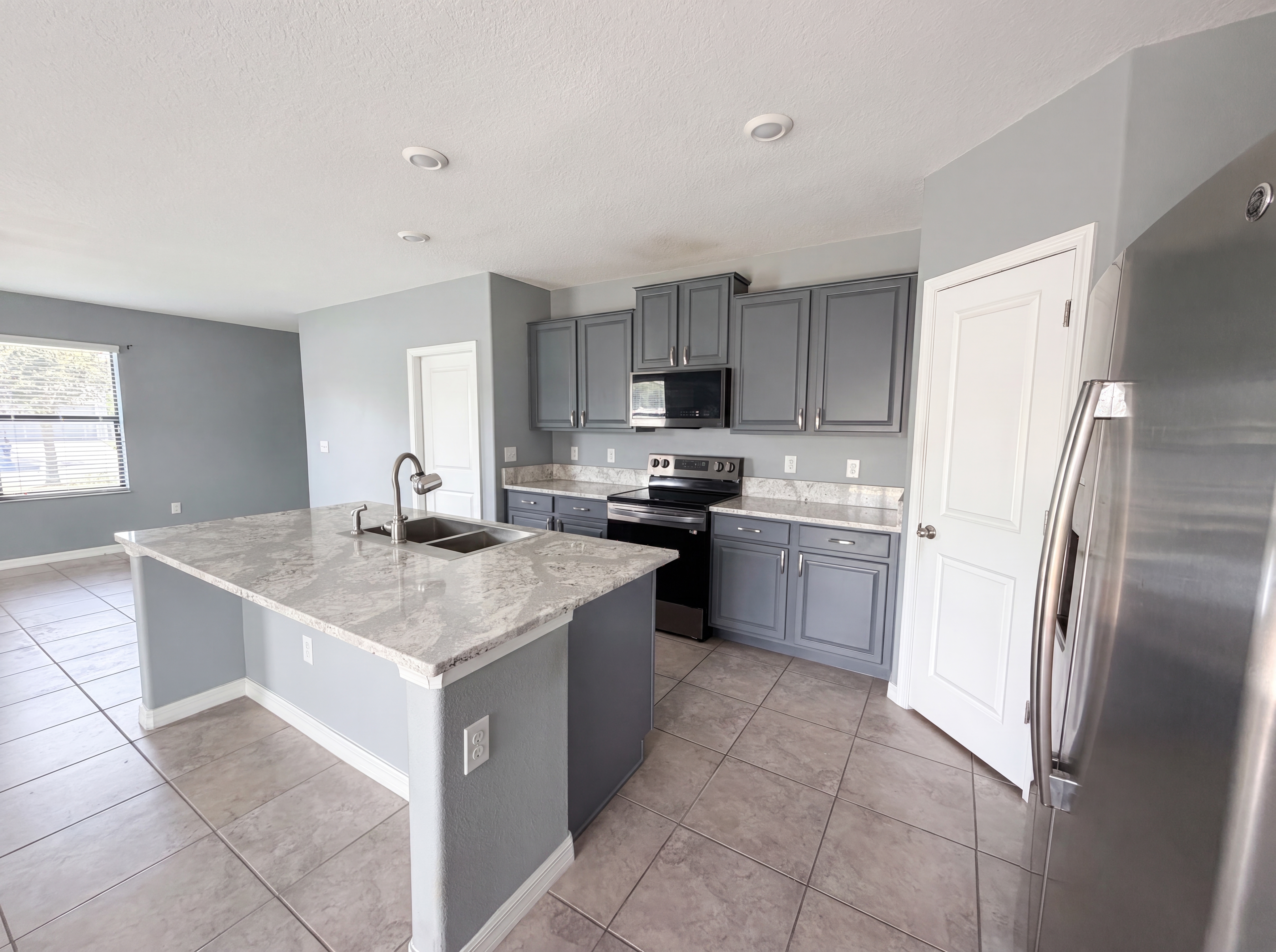 Photo 11 of 16 of 11126 Hudson Hills Ln, Riverview, FL