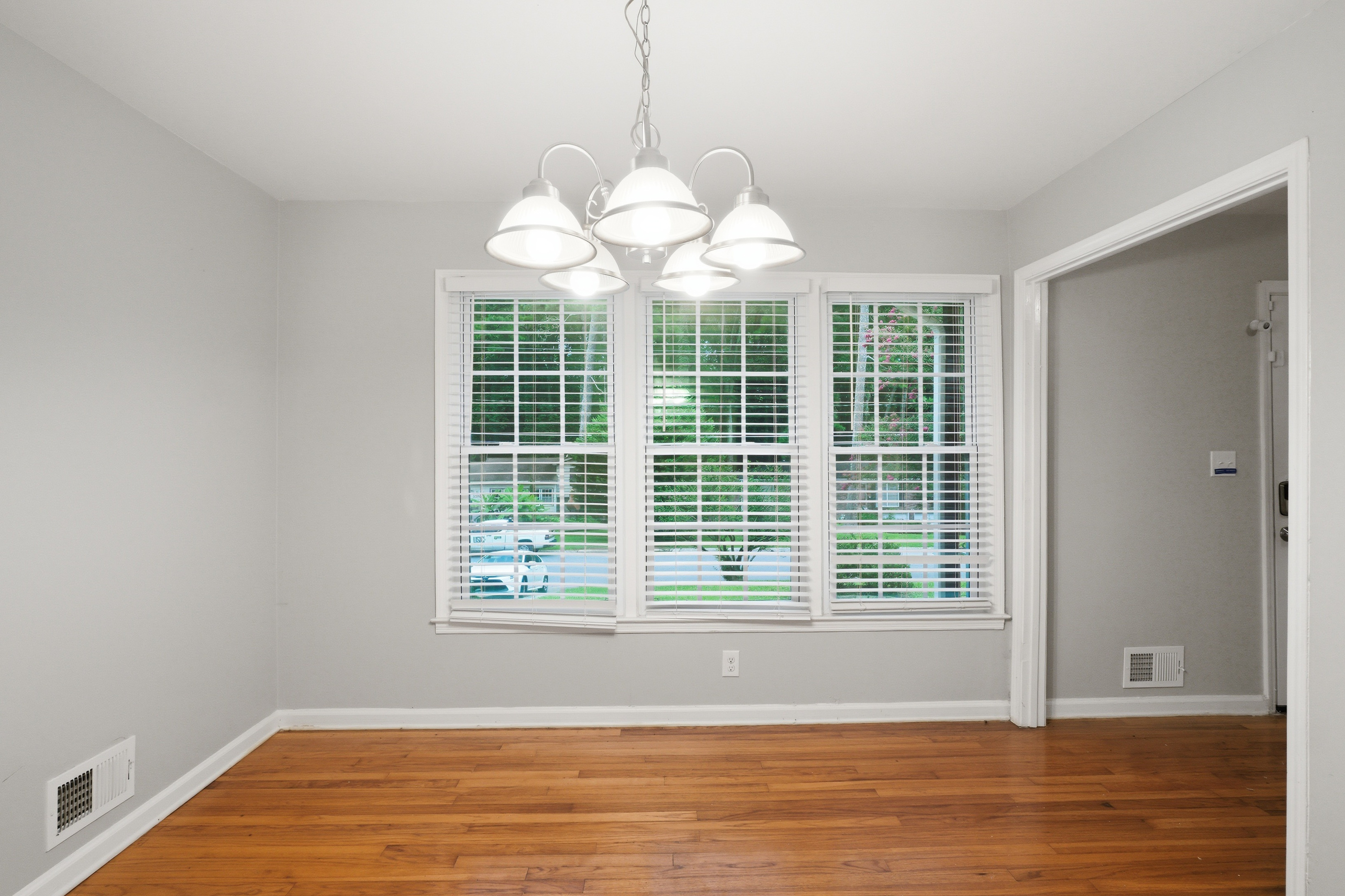Photo 6 of 35 of 1604 Drayton Woods Dr, Tucker, GA