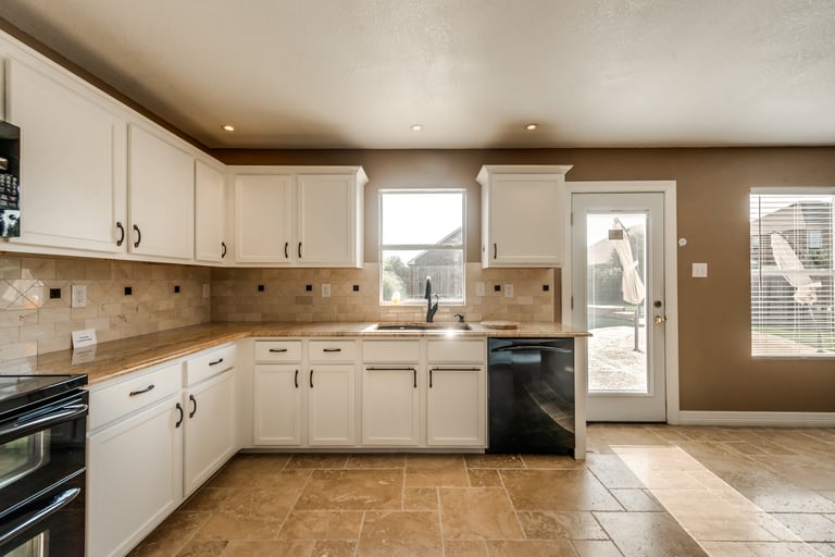 Photo 10 of 38 - 2732 Peach Dr, Little Elm, TX 75068