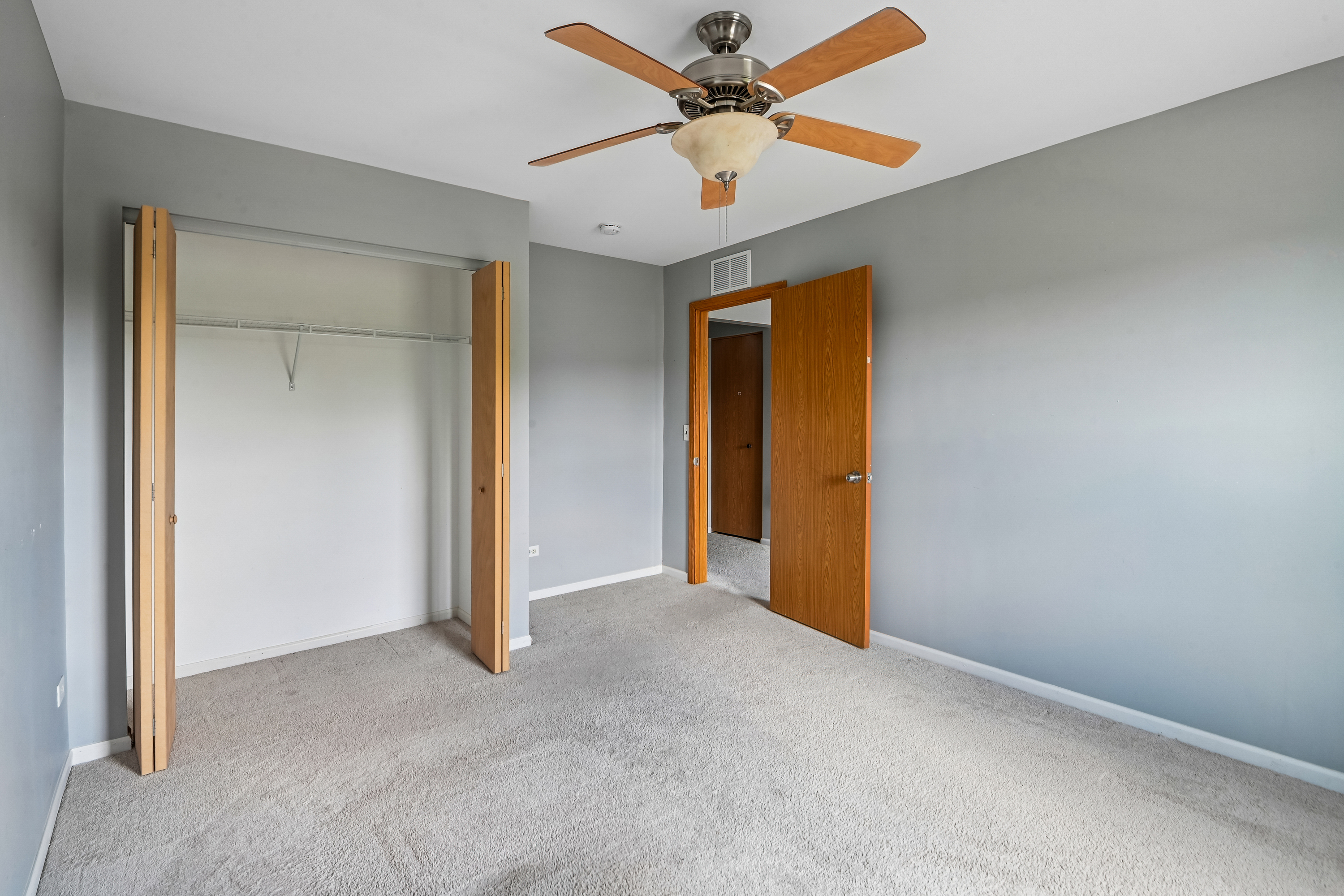 Photo 10 of 33 of 1212 Courtland Cir, Plainfield, IL