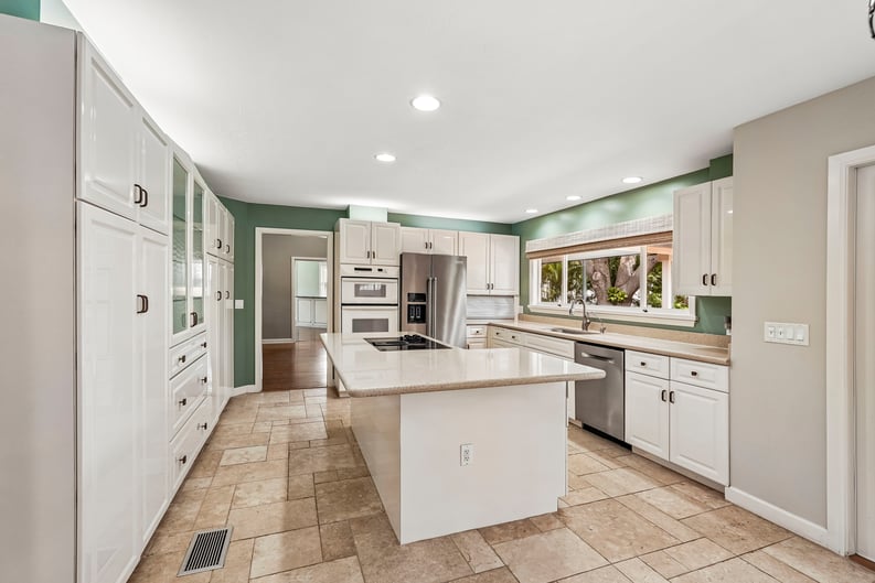 Property photo 2 of 1675 Landings Ln