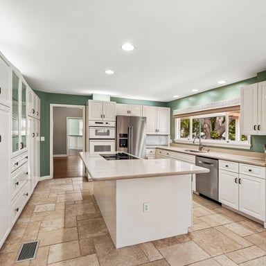 Property photo 2 of 1675 Landings Ln