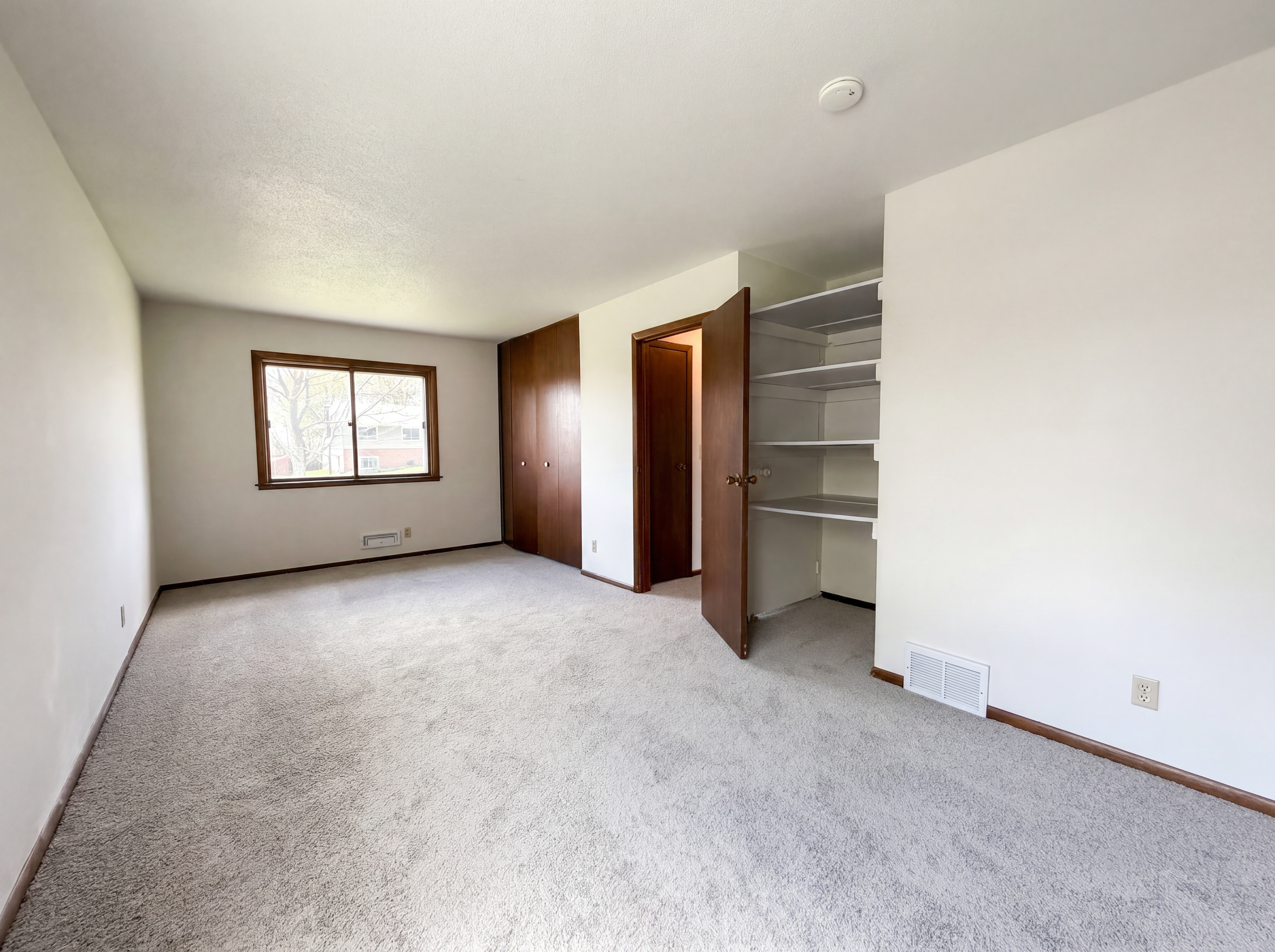 Photo 4 of 16 of 8183 Henslowe Ave S, Cottage Grove, MN