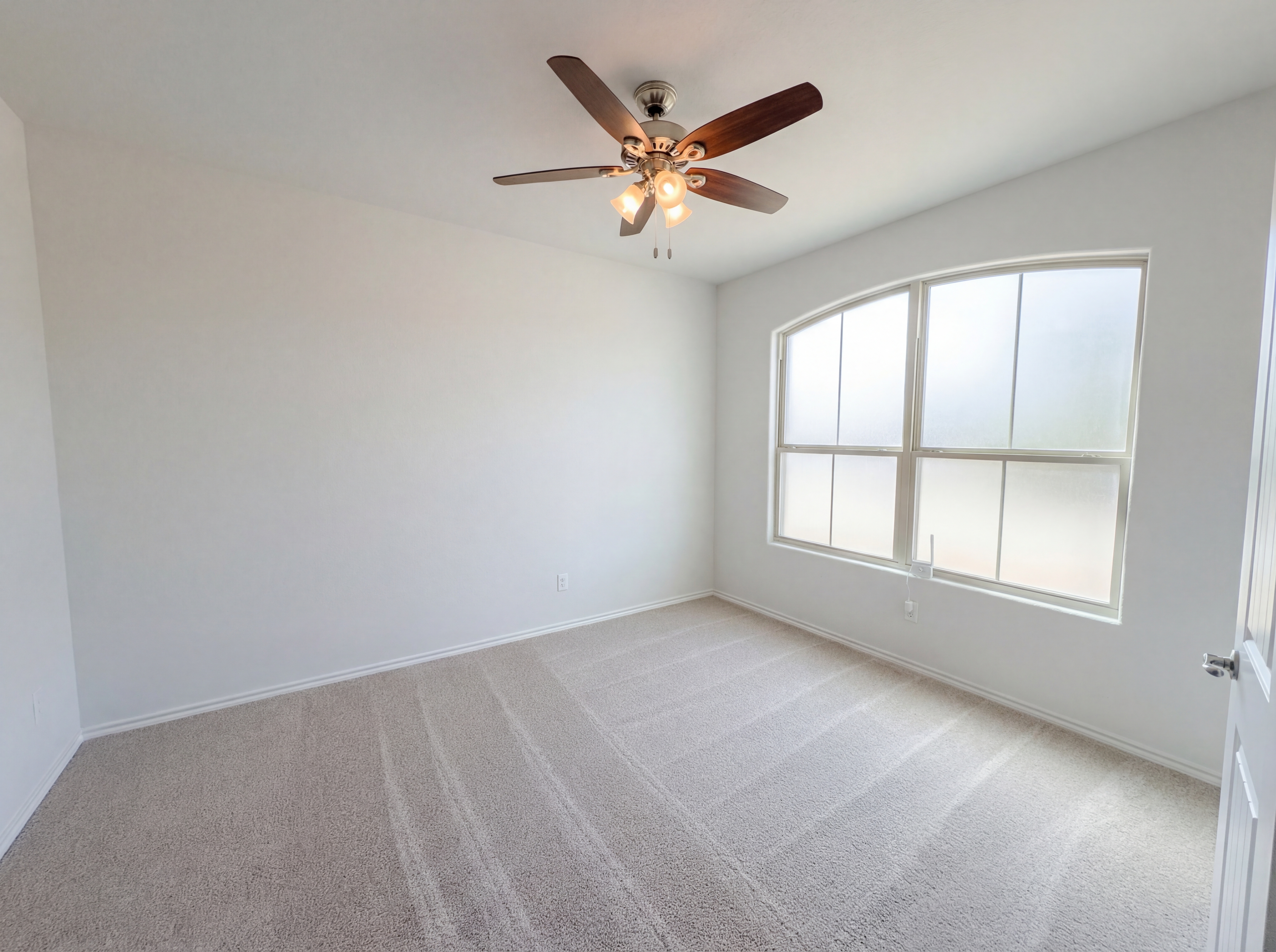 Photo 10 of 32 of 13824 Langston Lake Dr, Fort Worth, TX