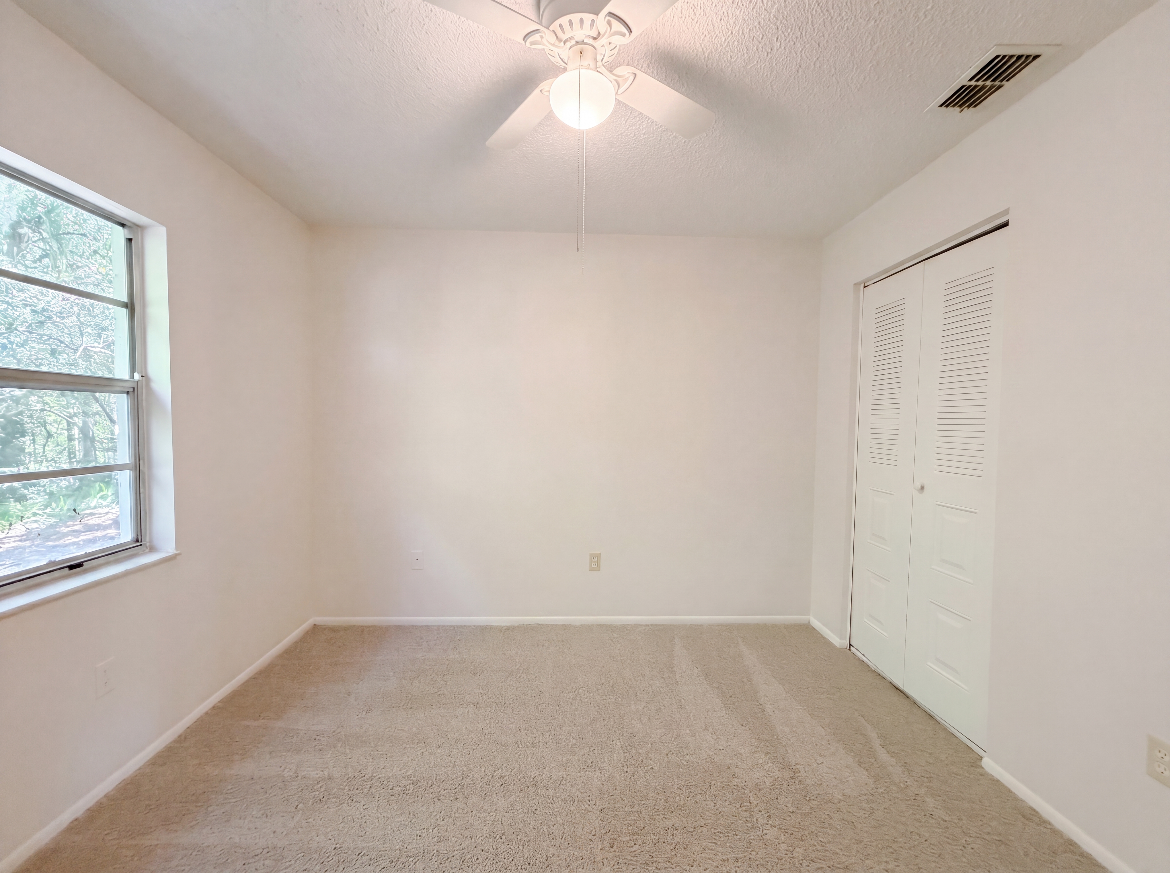 Photo 9 of 27 of 5720 Kneeland Ln, Tampa, FL