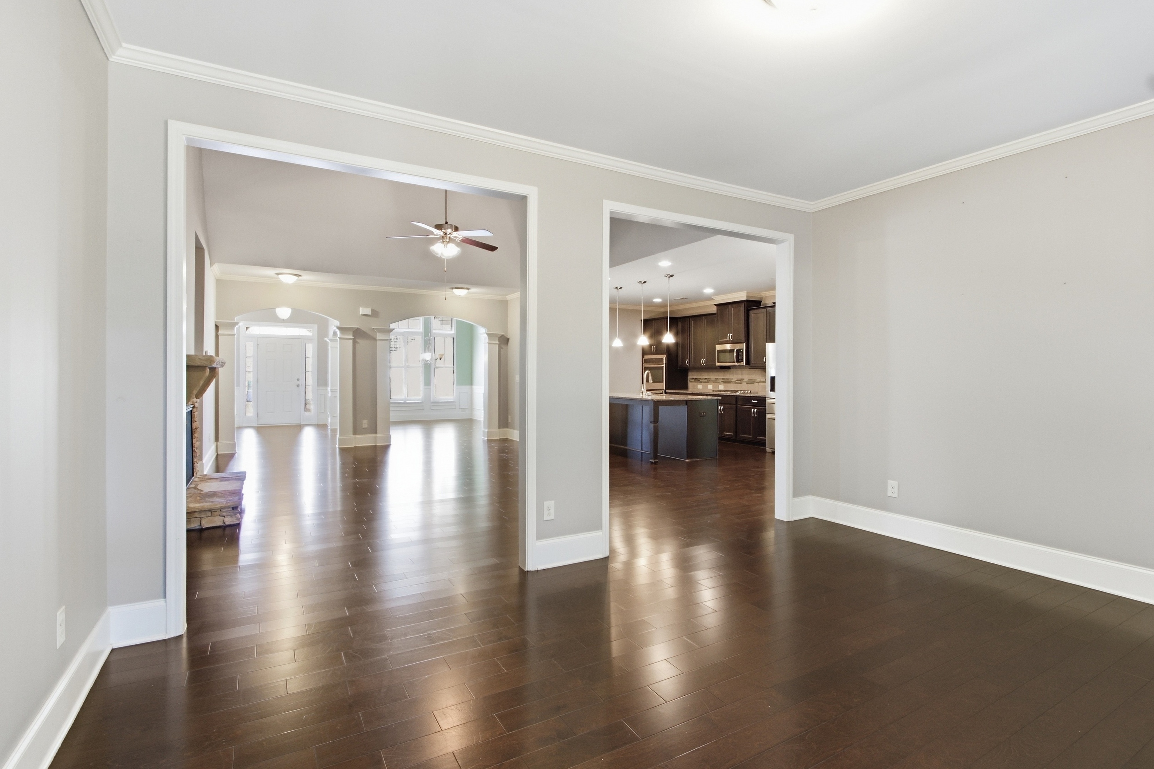 Photo 10 of 42 of 6785 Bransford Dr, Cumming, GA