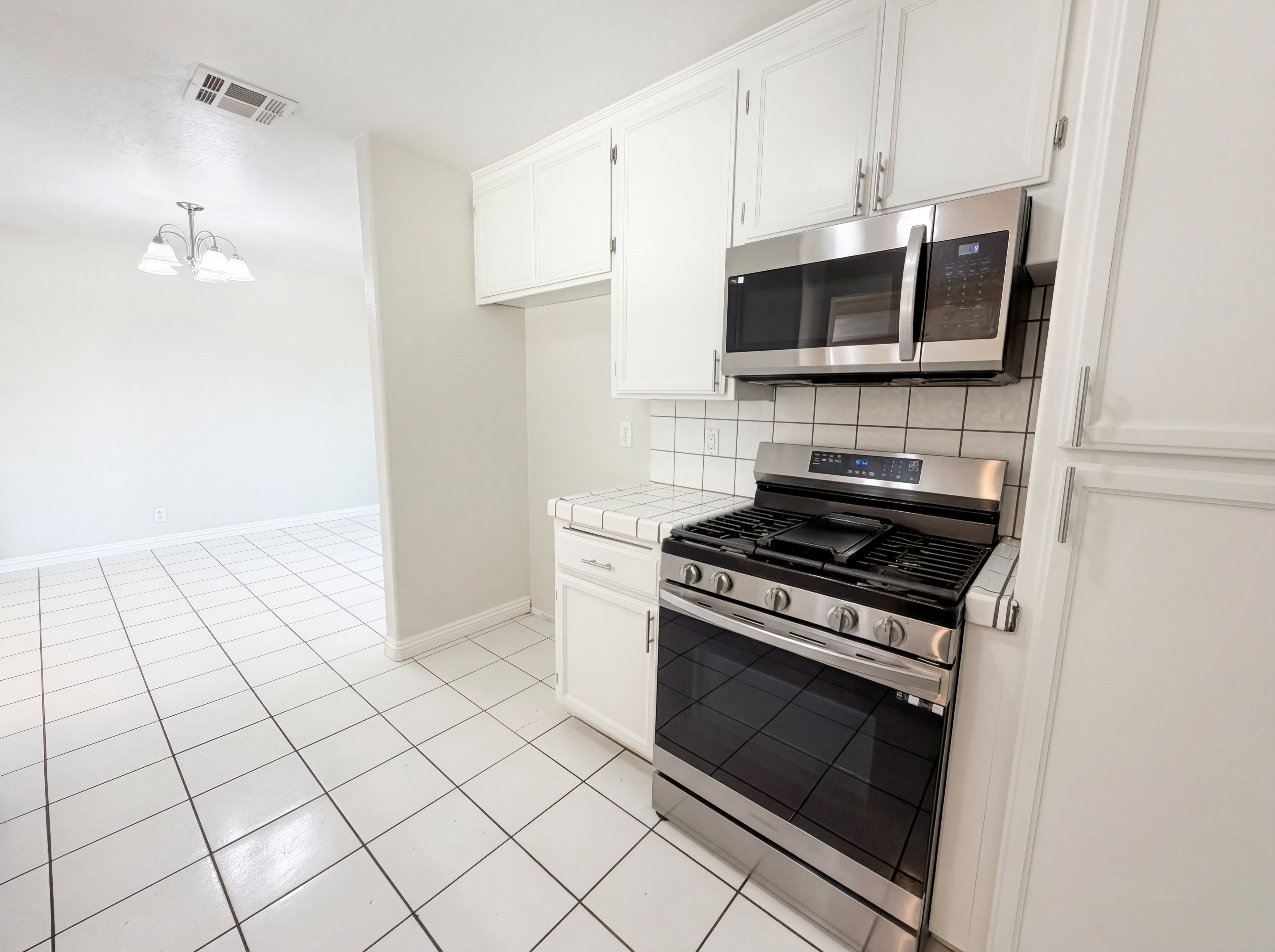Photo 10 of 25 of 15011 Mission St, Hesperia, CA