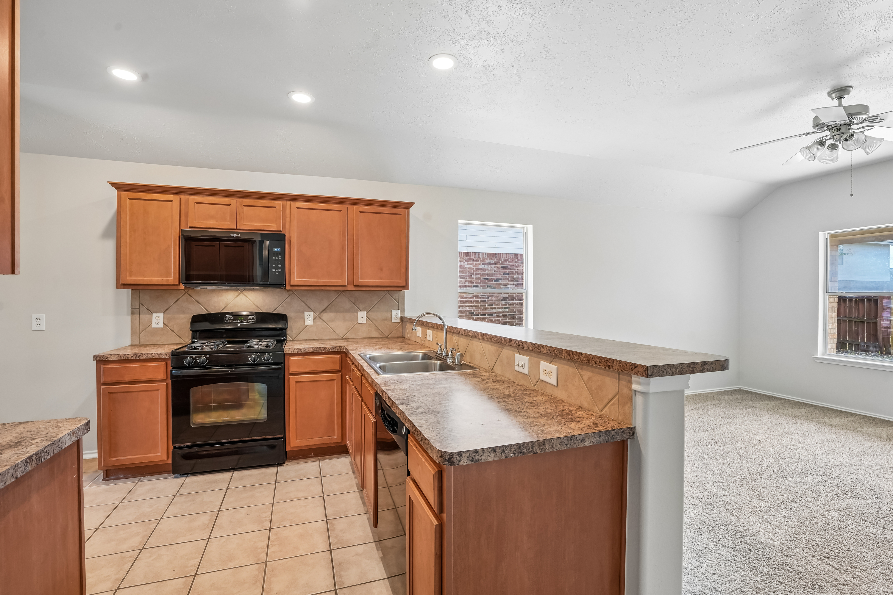 Photo 12 of 37 of 10710 Laurelton Ct, Humble, TX