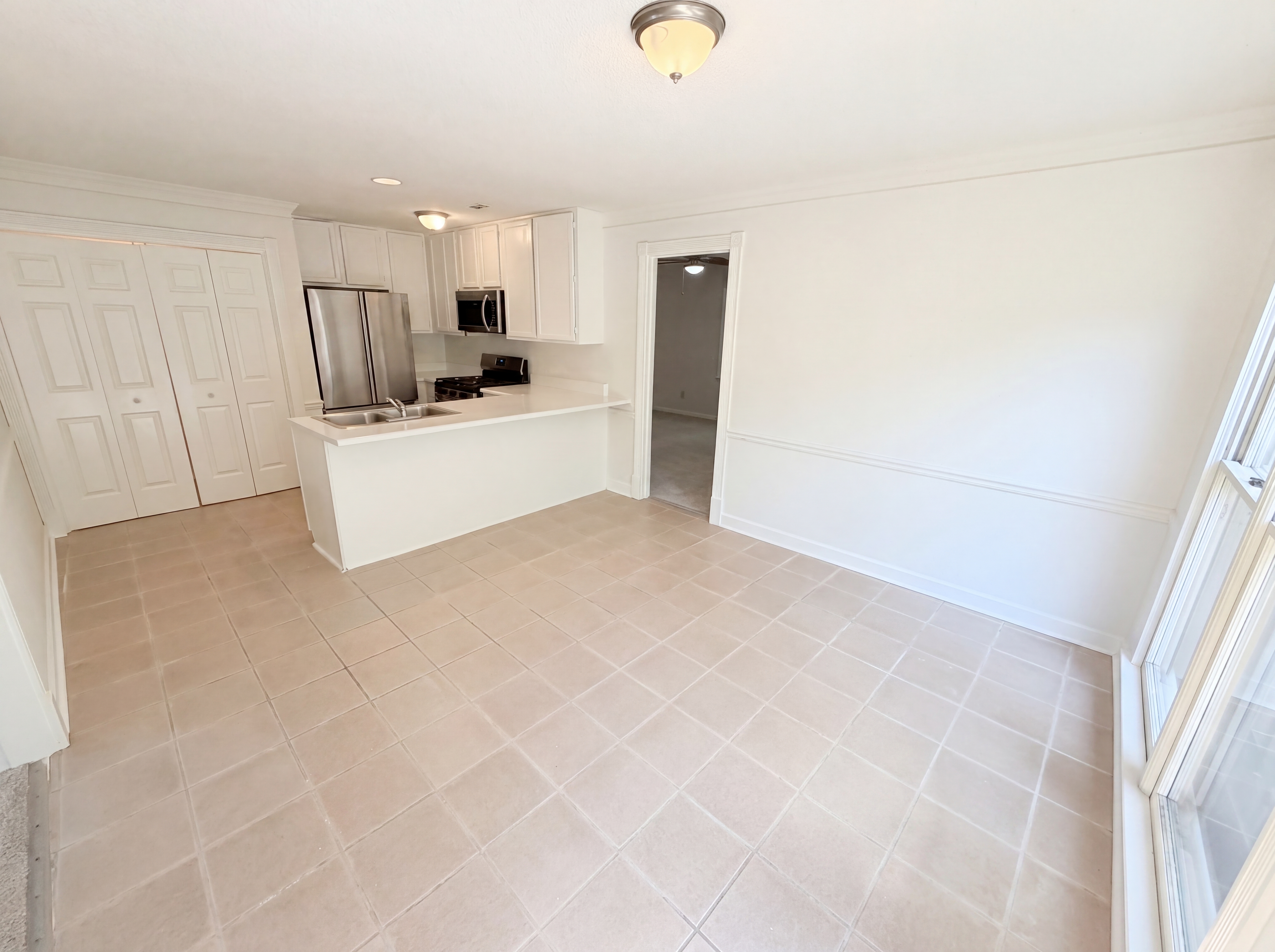 Photo 7 of 26 of 1150 Magnolia Way SE, Smyrna, GA