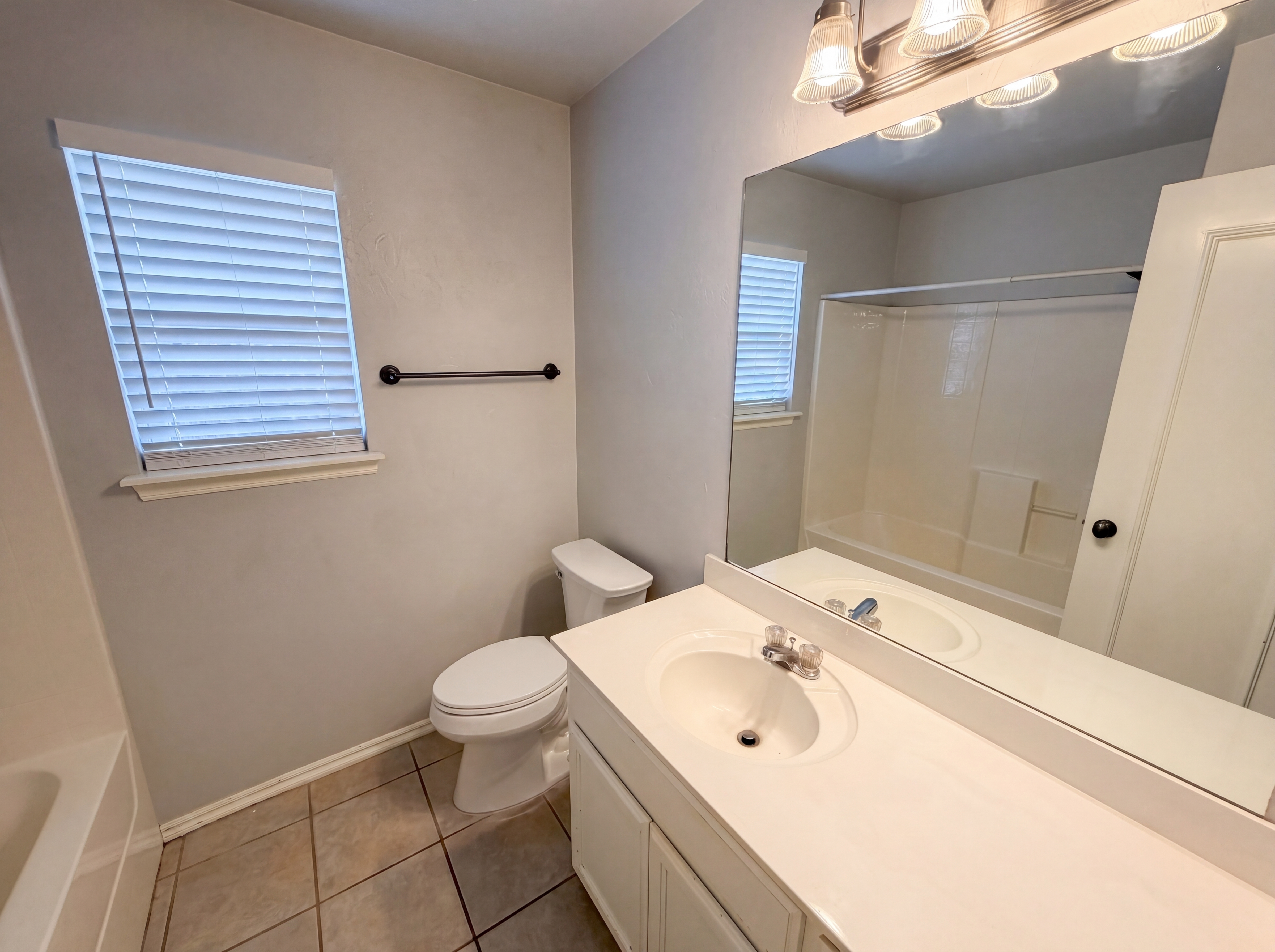 Photo 13 of 16 of 613 Applewood St, Moore, OK