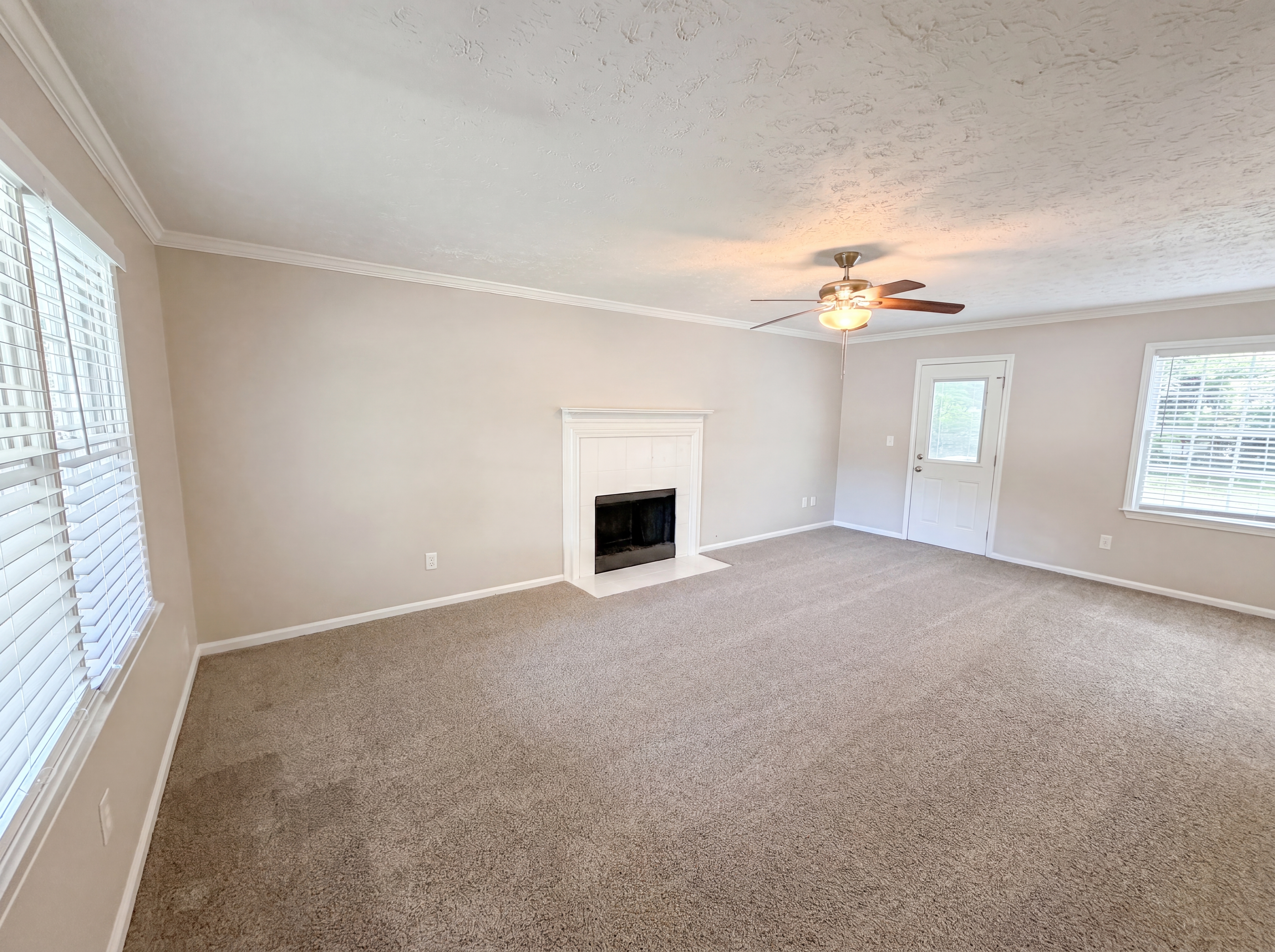 Photo 3 of 23 of 4078 Tara Ct, Loganville, GA