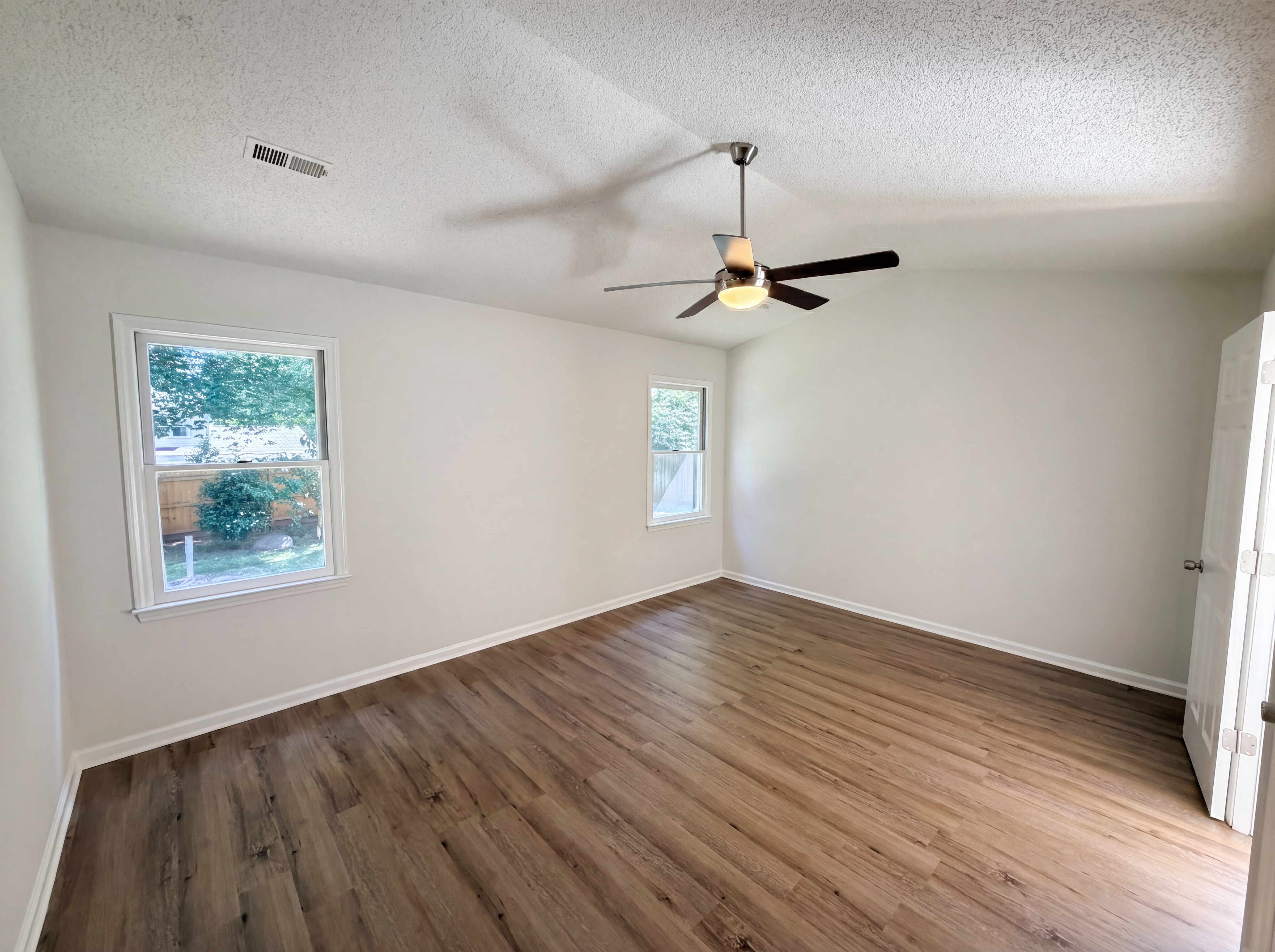 Photo 15 of 19 of 13622 Tynecastle Ln, Matthews, NC