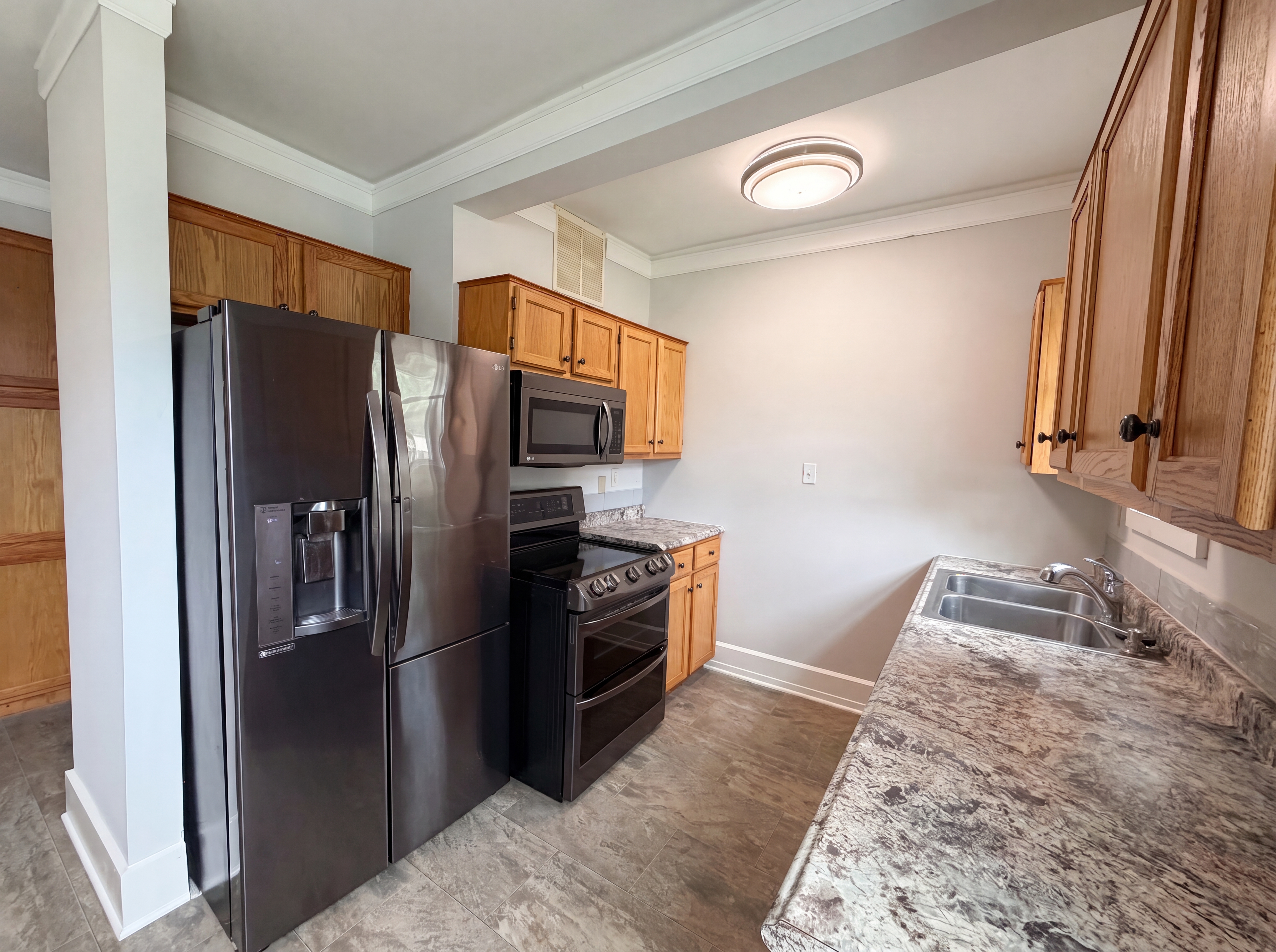 Photo 3 of 25 of 1510 E Raymond St, Indianapolis, IN