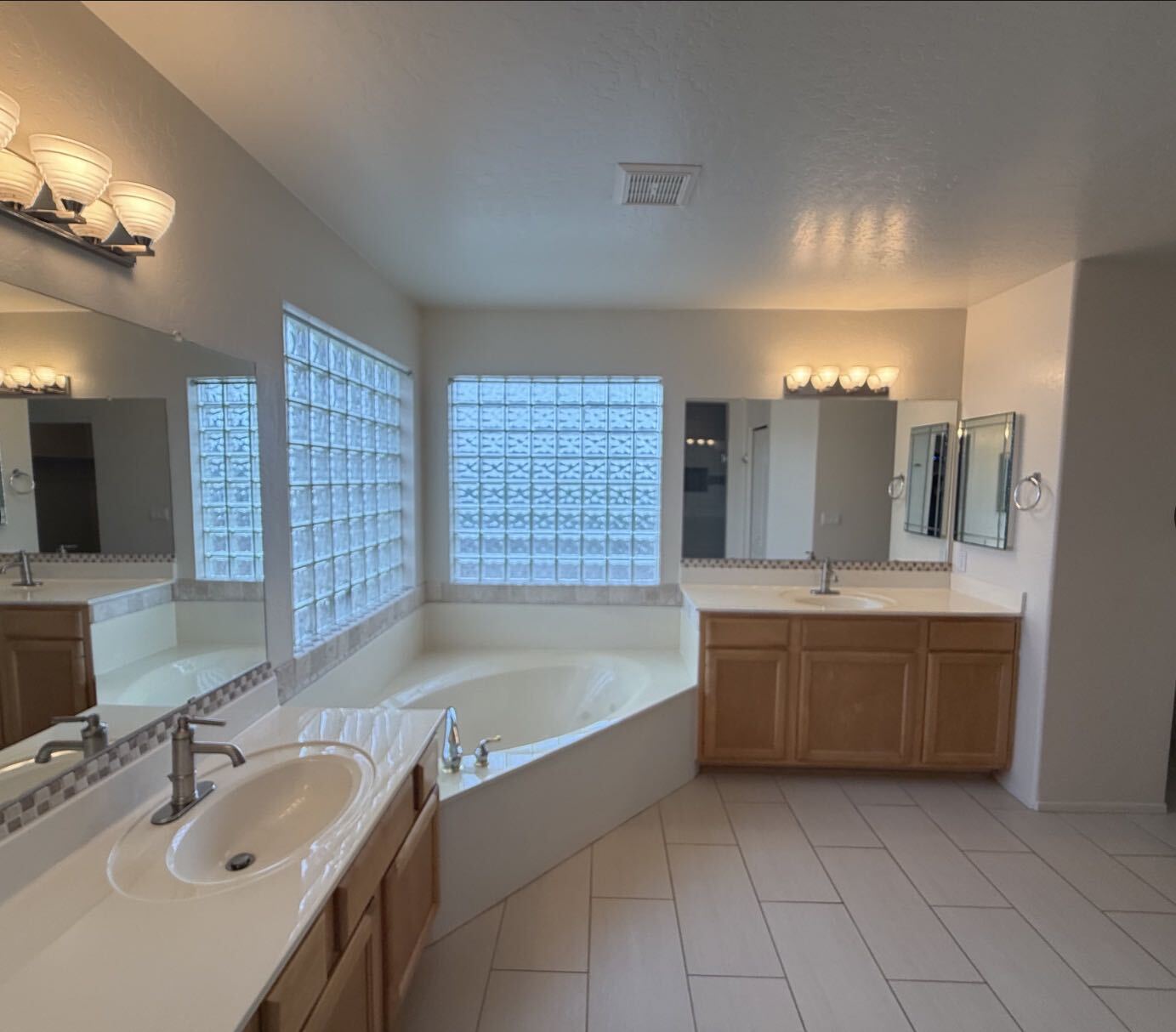 Photo 14 of 29 of 13444 N 13th St, Phoenix, AZ