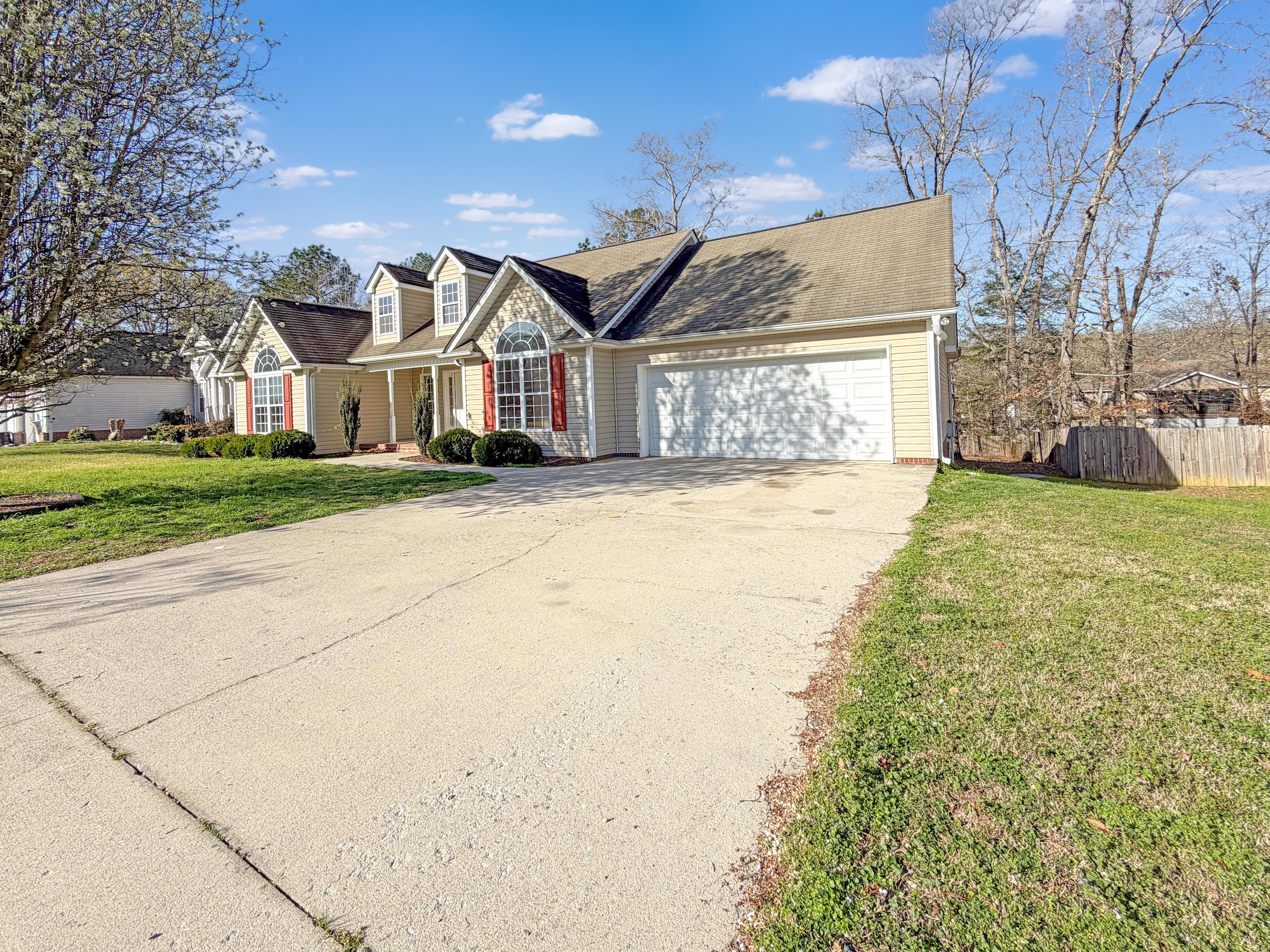 Photo 9 of 25 of 7446 Salmon Ln, Ooltewah, TN