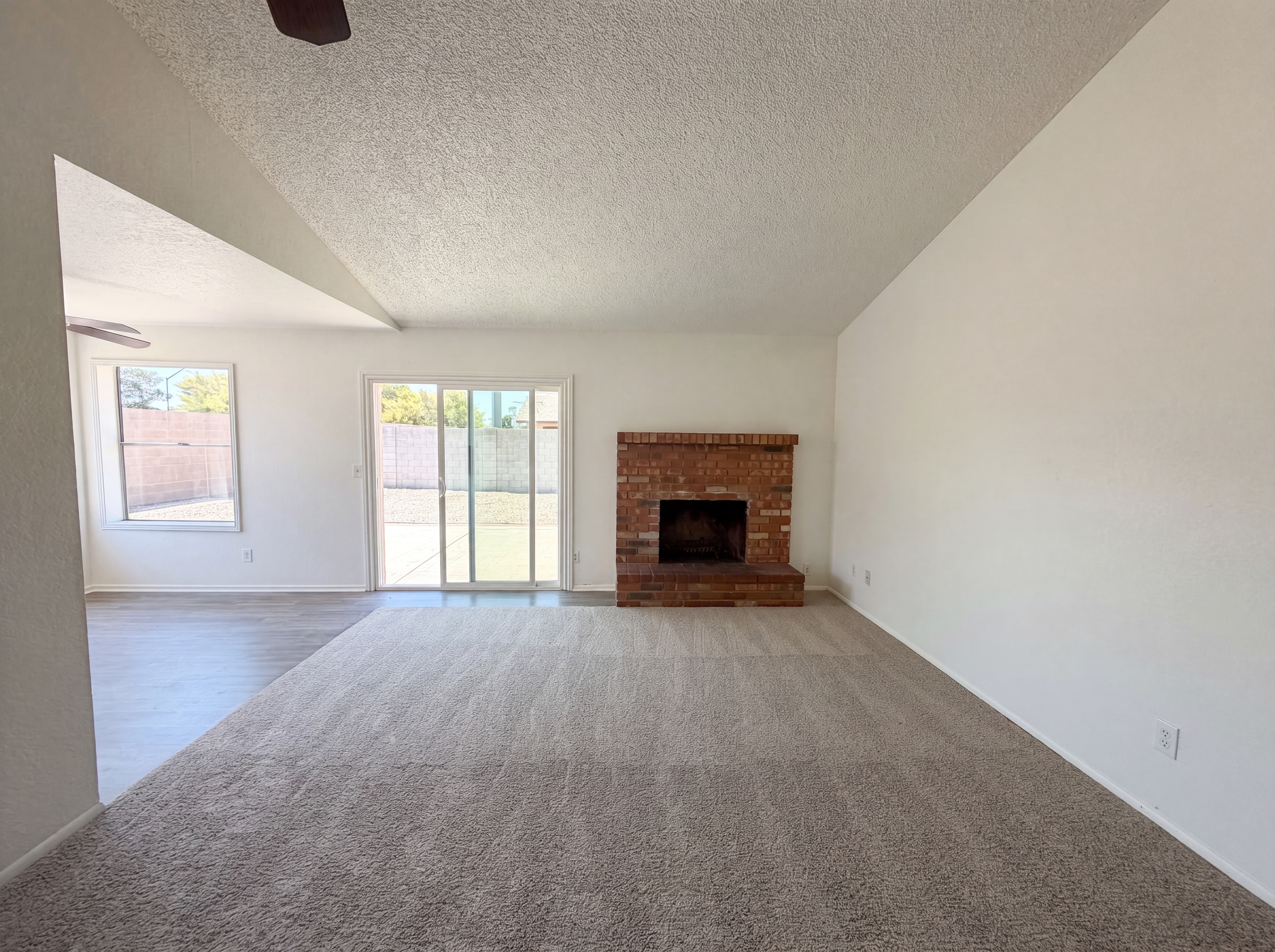Photo 3 of 24 of 6703 W Sierra St, Peoria, AZ