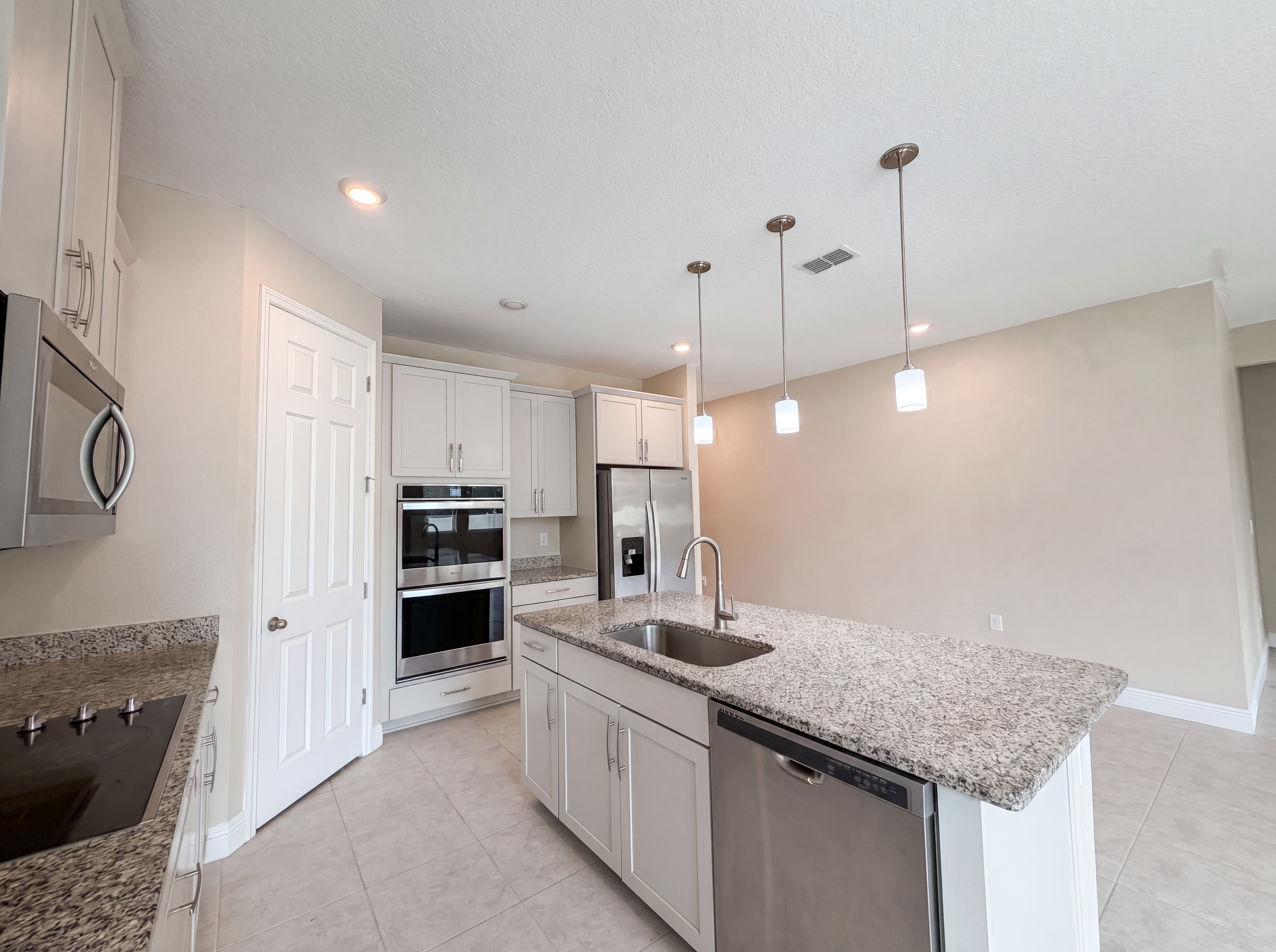 Photo 8 of 21 of 528 Bellissimo Pl, Howey In The Hills, FL