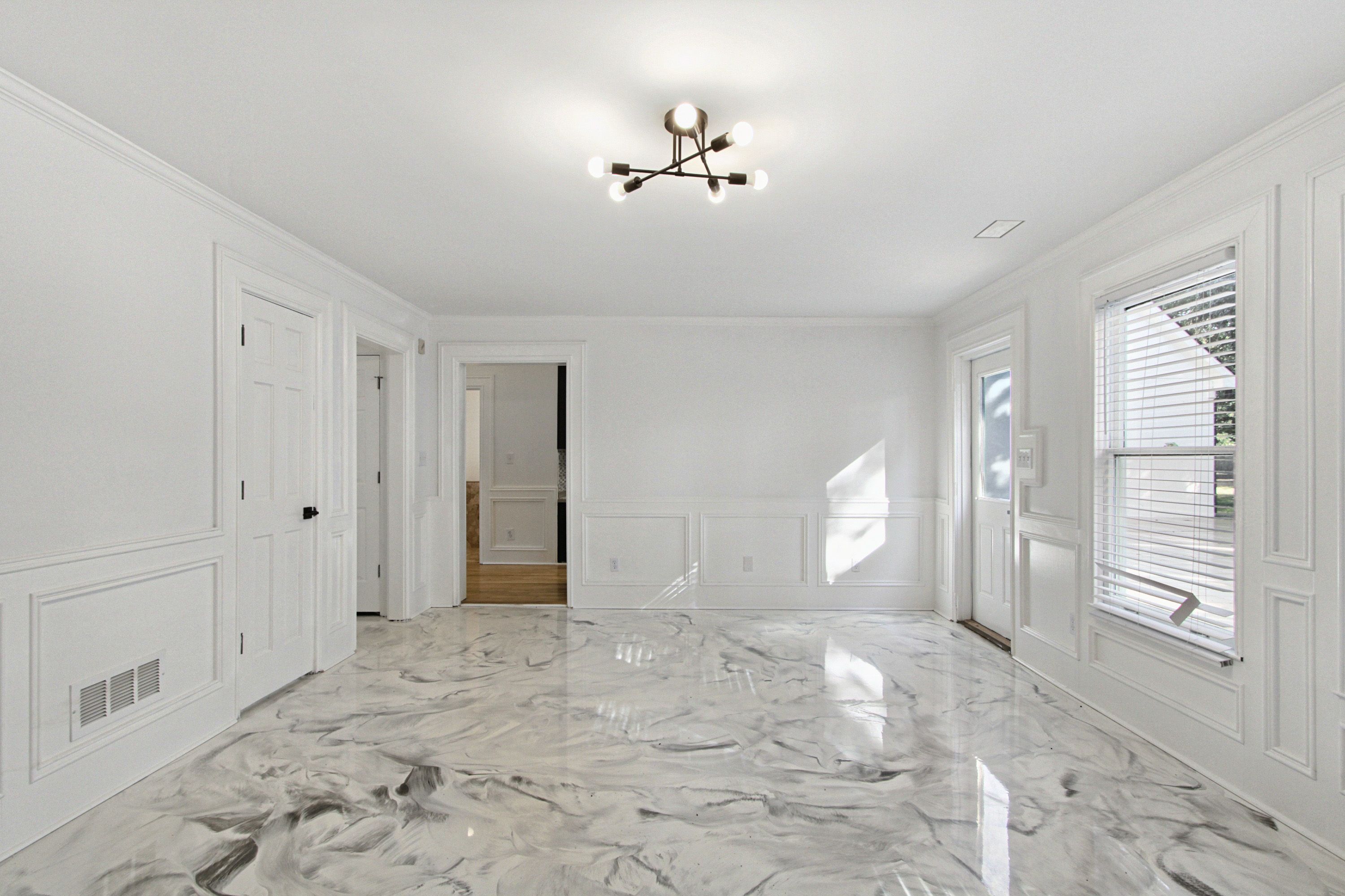 Photo 13 of 54 of 945 Brandon Ridge Dr, Roswell, GA