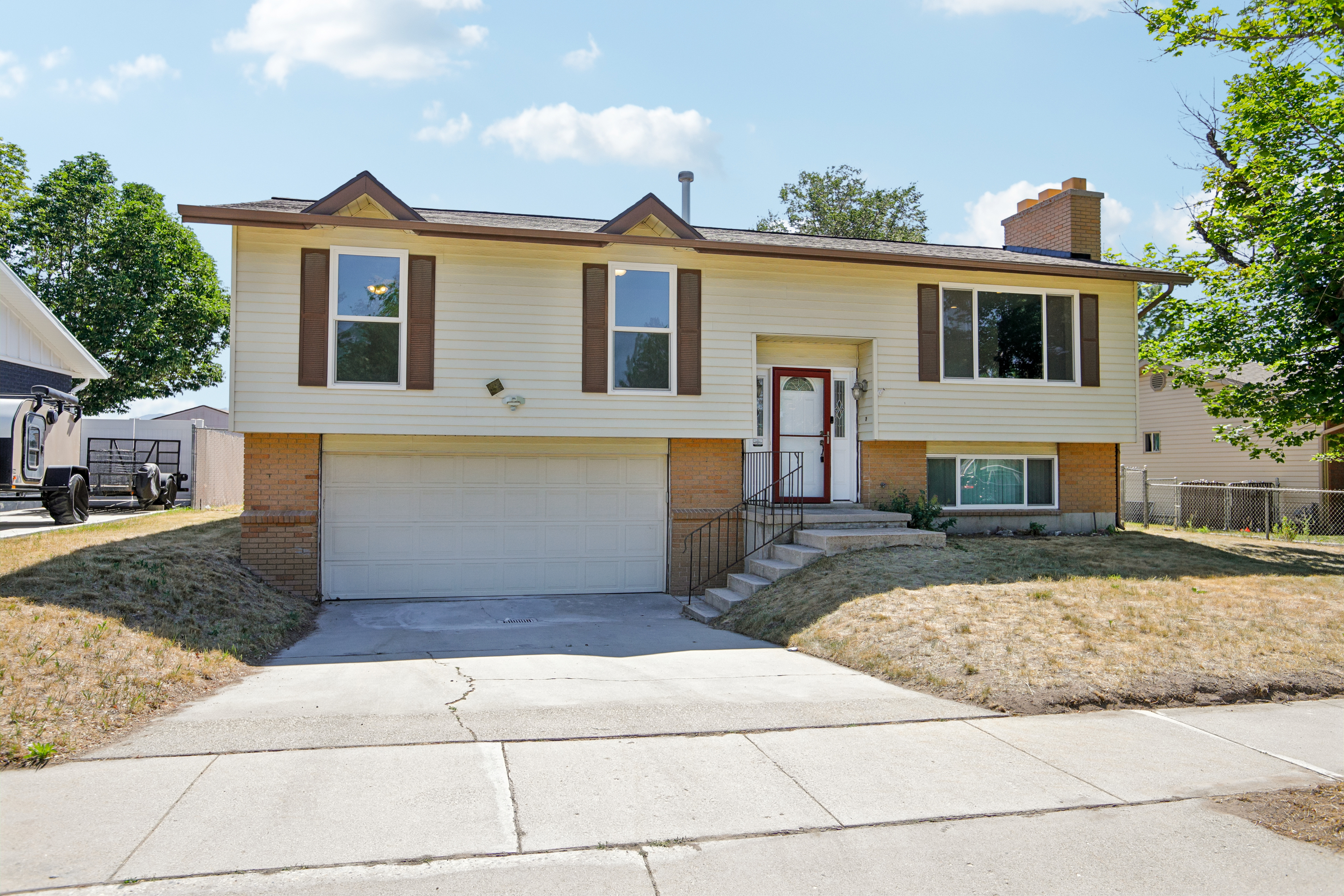 Photo 23 of 30 of 6383 S Lauritzen Dr, Taylorsville, UT