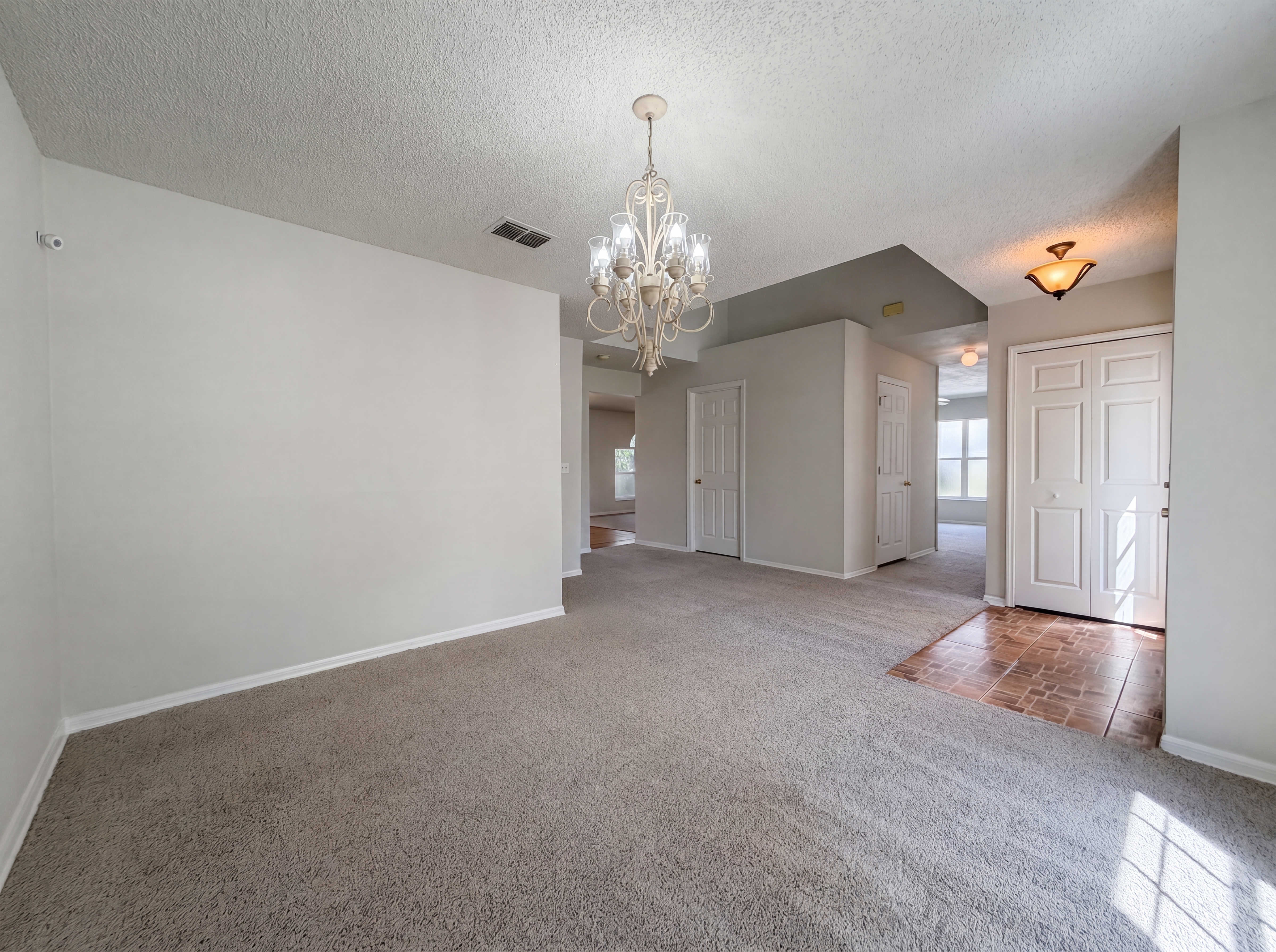 Photo 11 of 26 of 2158 Willesdon Dr W, Jacksonville, FL