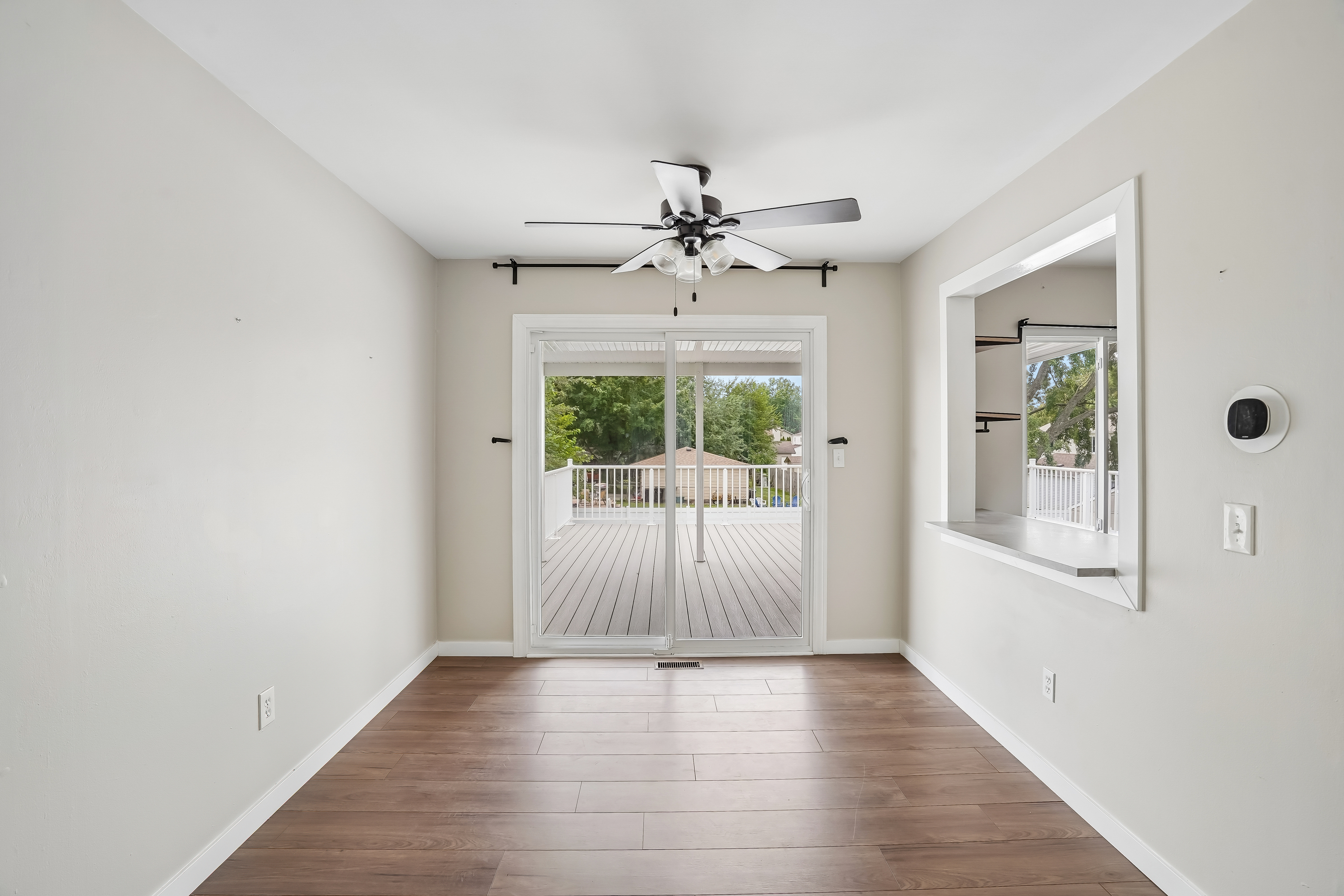 Photo 9 of 37 of 18923 Orleans Pl, Woodhaven, MI