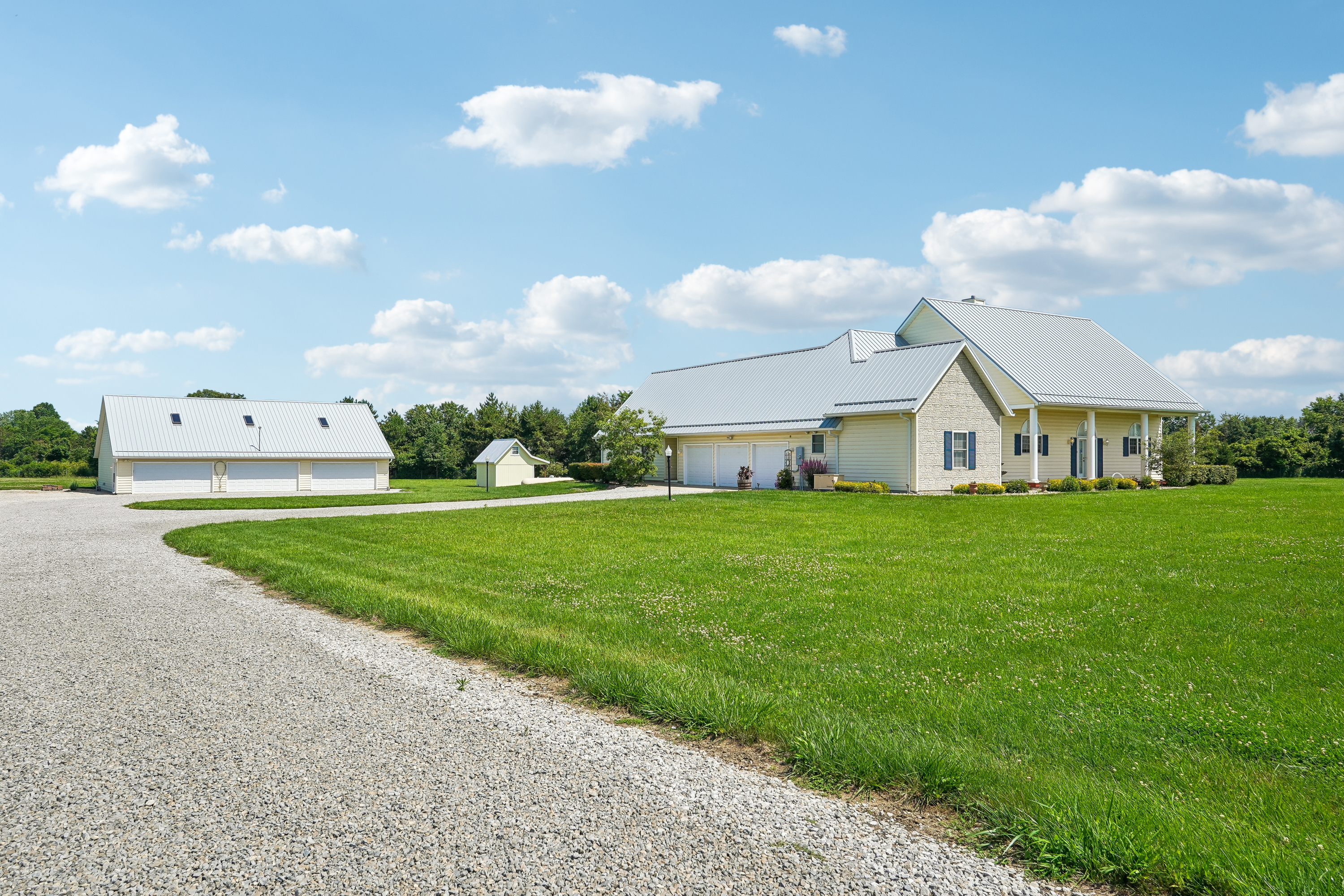 Photo 4 of 61 of 6400 Clark Rd, Sunbury, OH