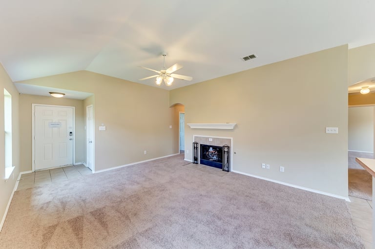 Photo 10 of 23 - 1205 Diamond Back Ln, Haslet, TX 76052
