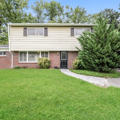 Property photo 1 of 9304 Farmington Dr