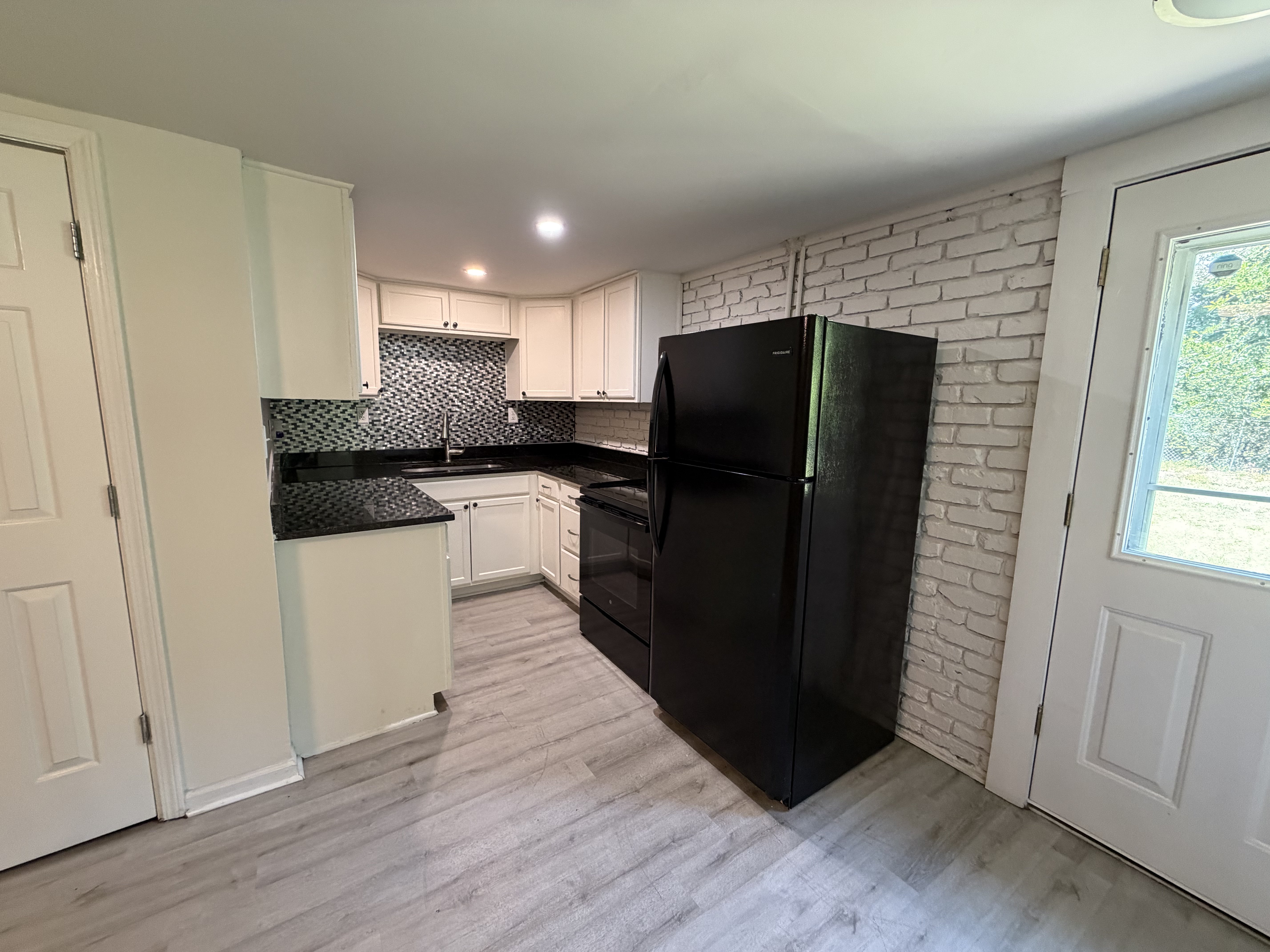 Photo 2 of 14 of 9306 Wilson Blvd, Columbia, SC